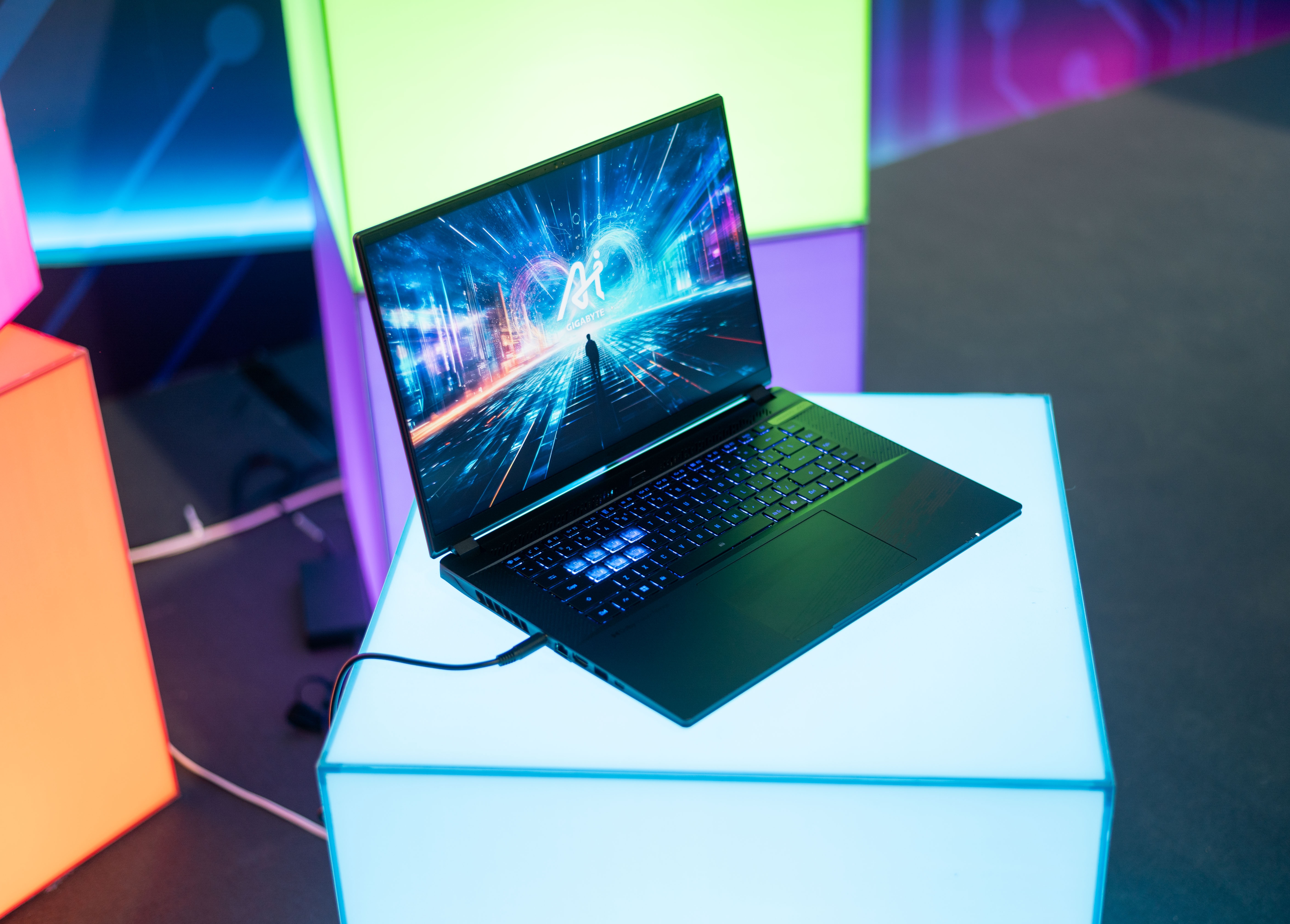 laptop lam AI anh 10