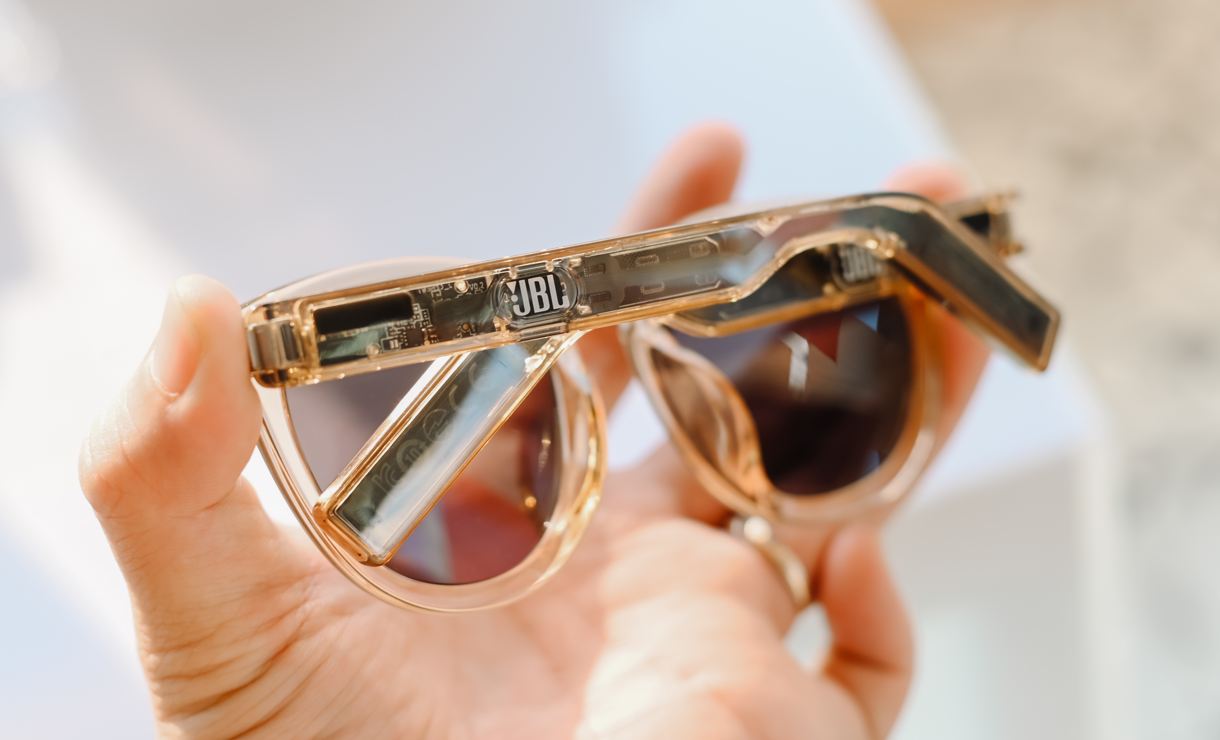 kinh phat nhac JBL anh 10