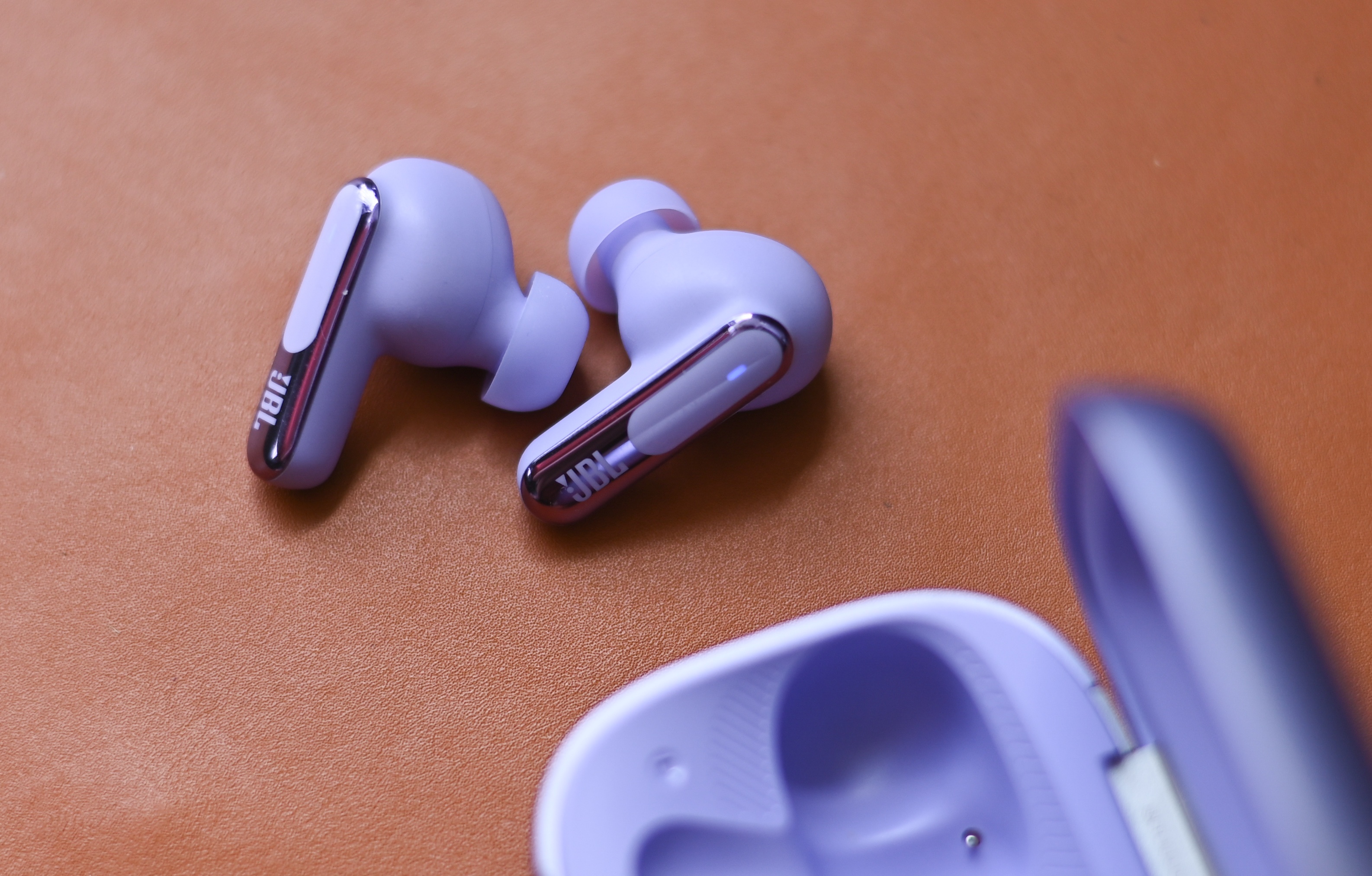 tai nghe có màn hình ảnh 6 tai nghe co man hinh anh 6