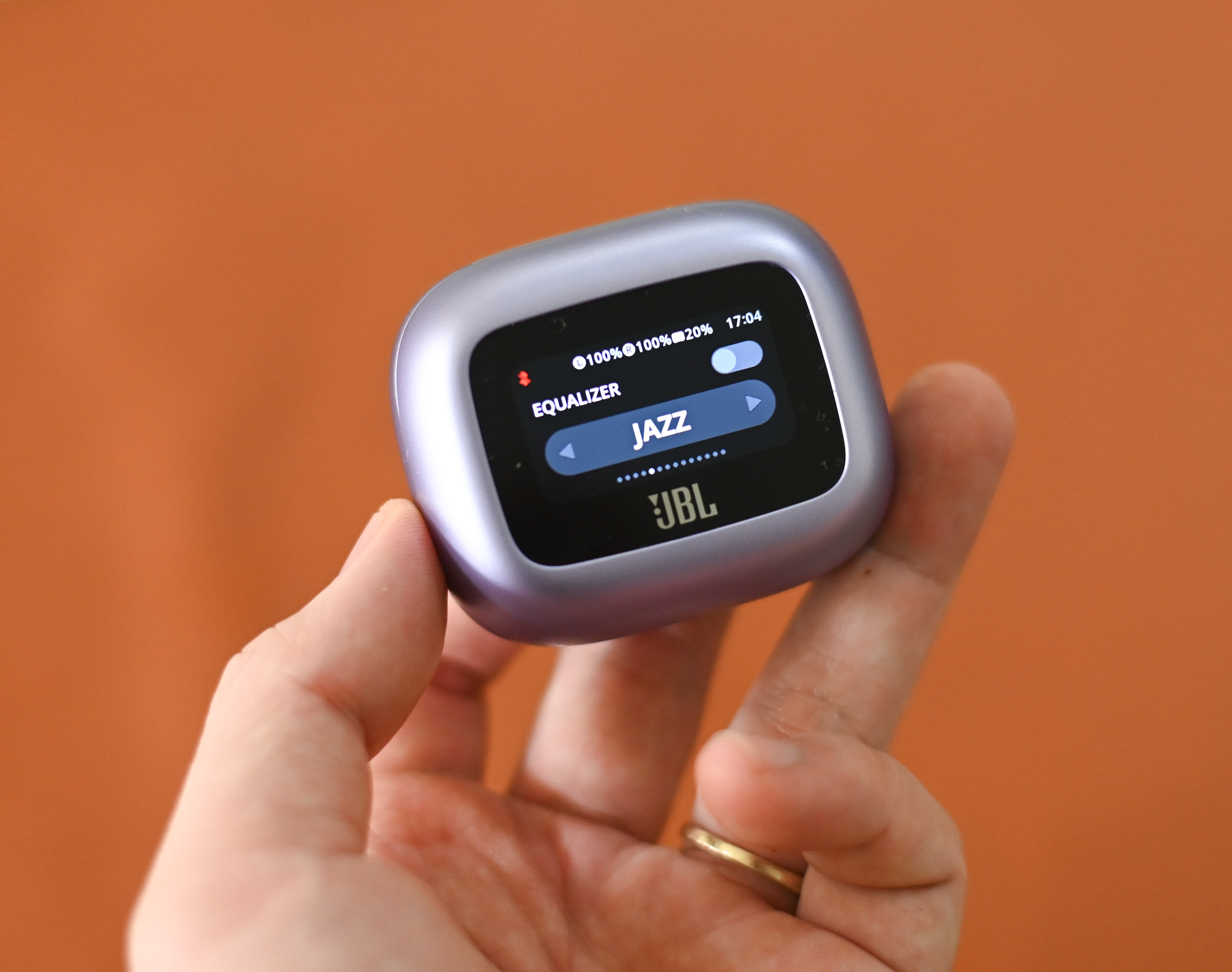 tai nghe co man hinh anh 7