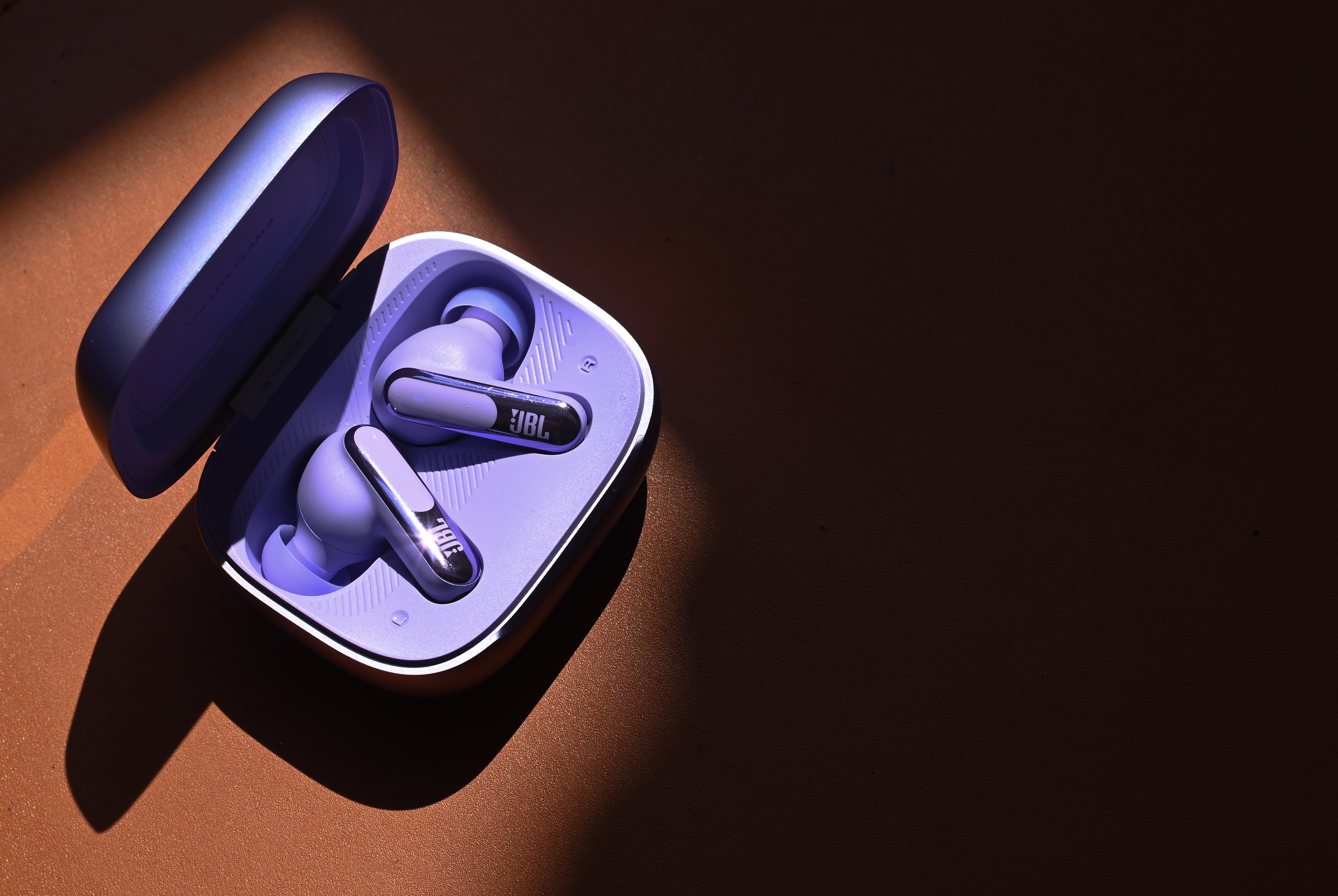 tai nghe co man hinh anh 1