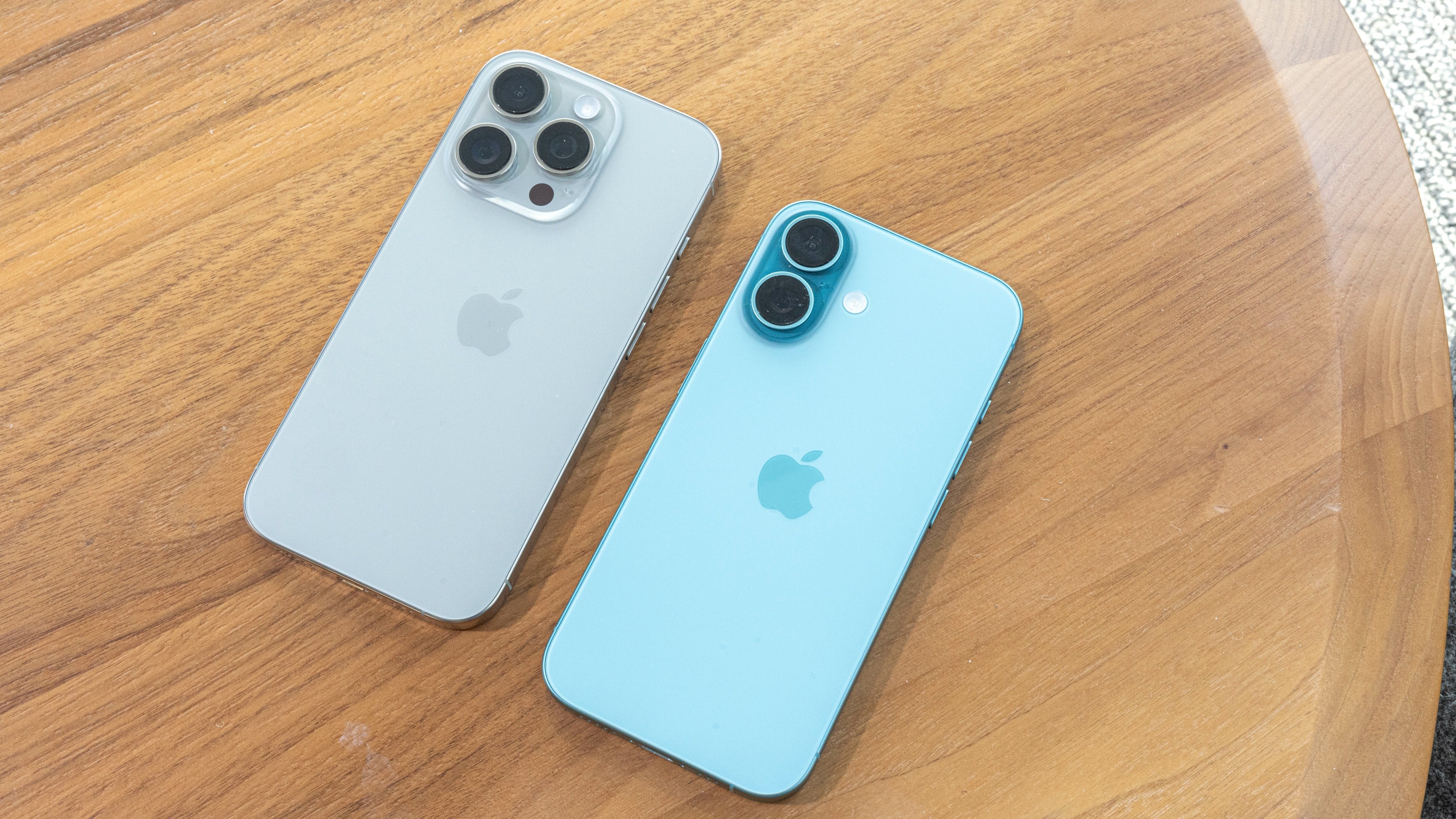 Nguoi ban xach tay 'che' iPhone 16 hinh anh