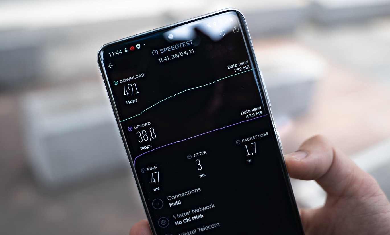5G day hang tram nghin dien thoai xach tay gan ‘cua tu’ hinh anh