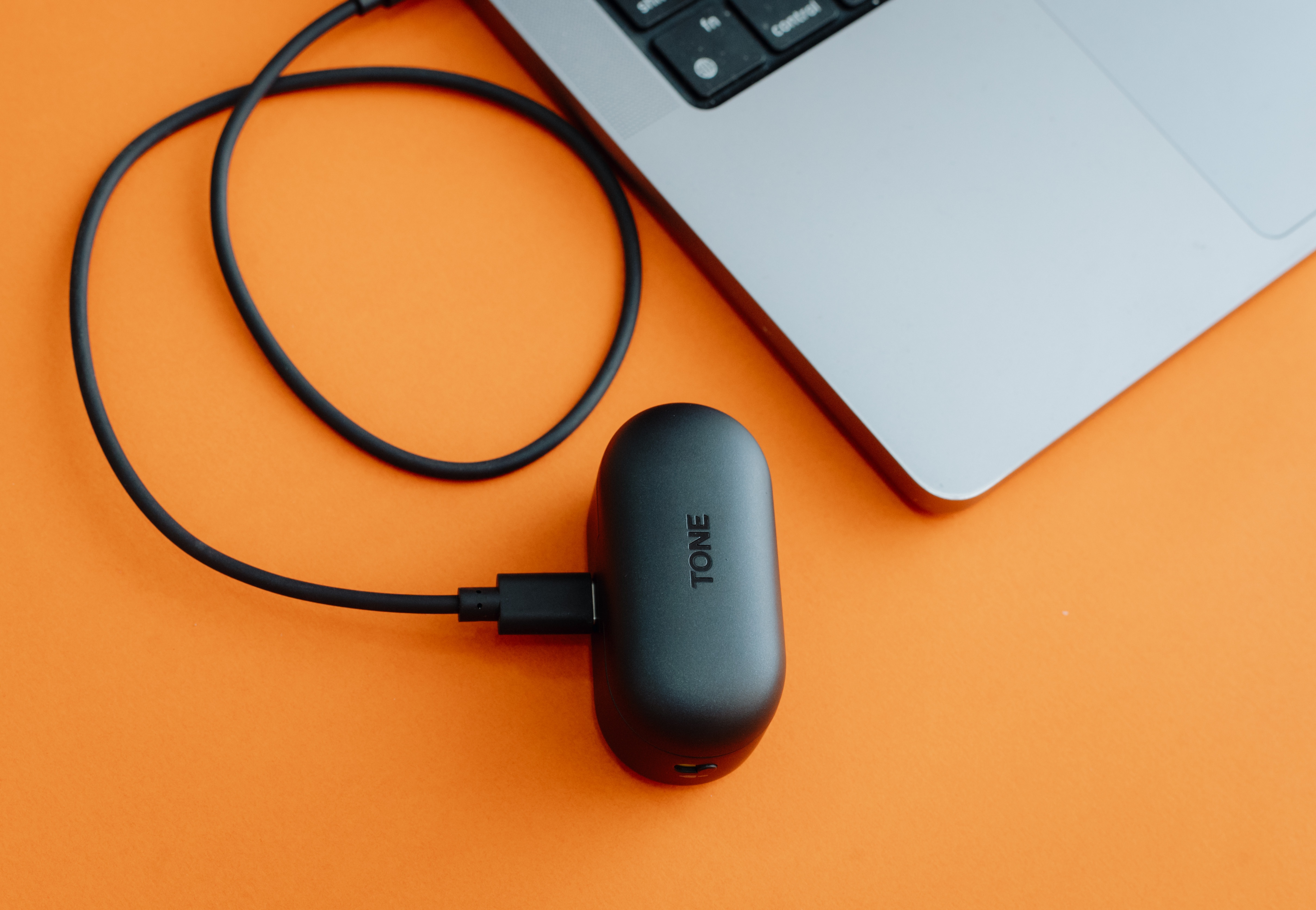 tai nghe dang mua anh 1