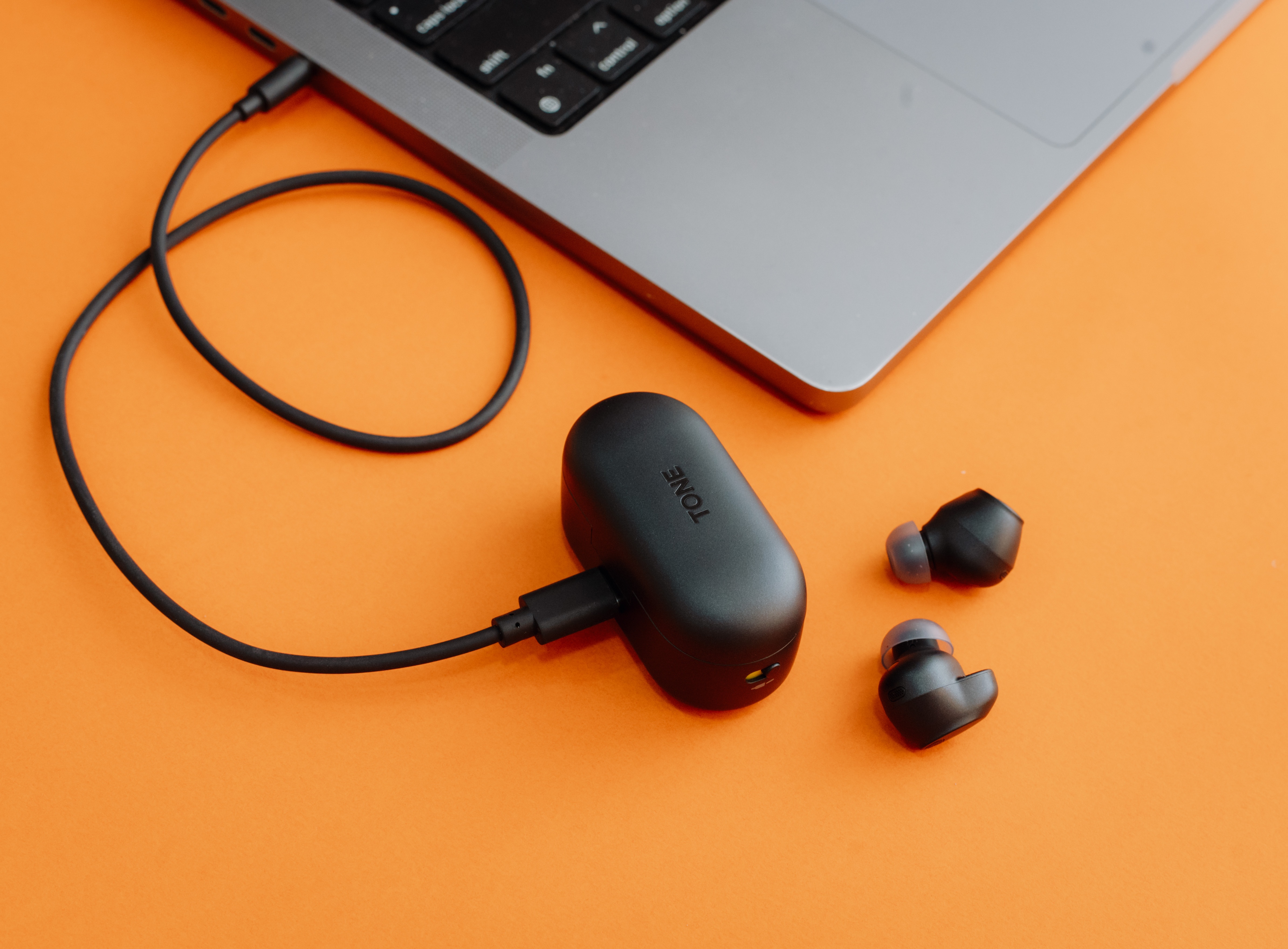 Tai nghe true-wireless 'co day' hinh anh