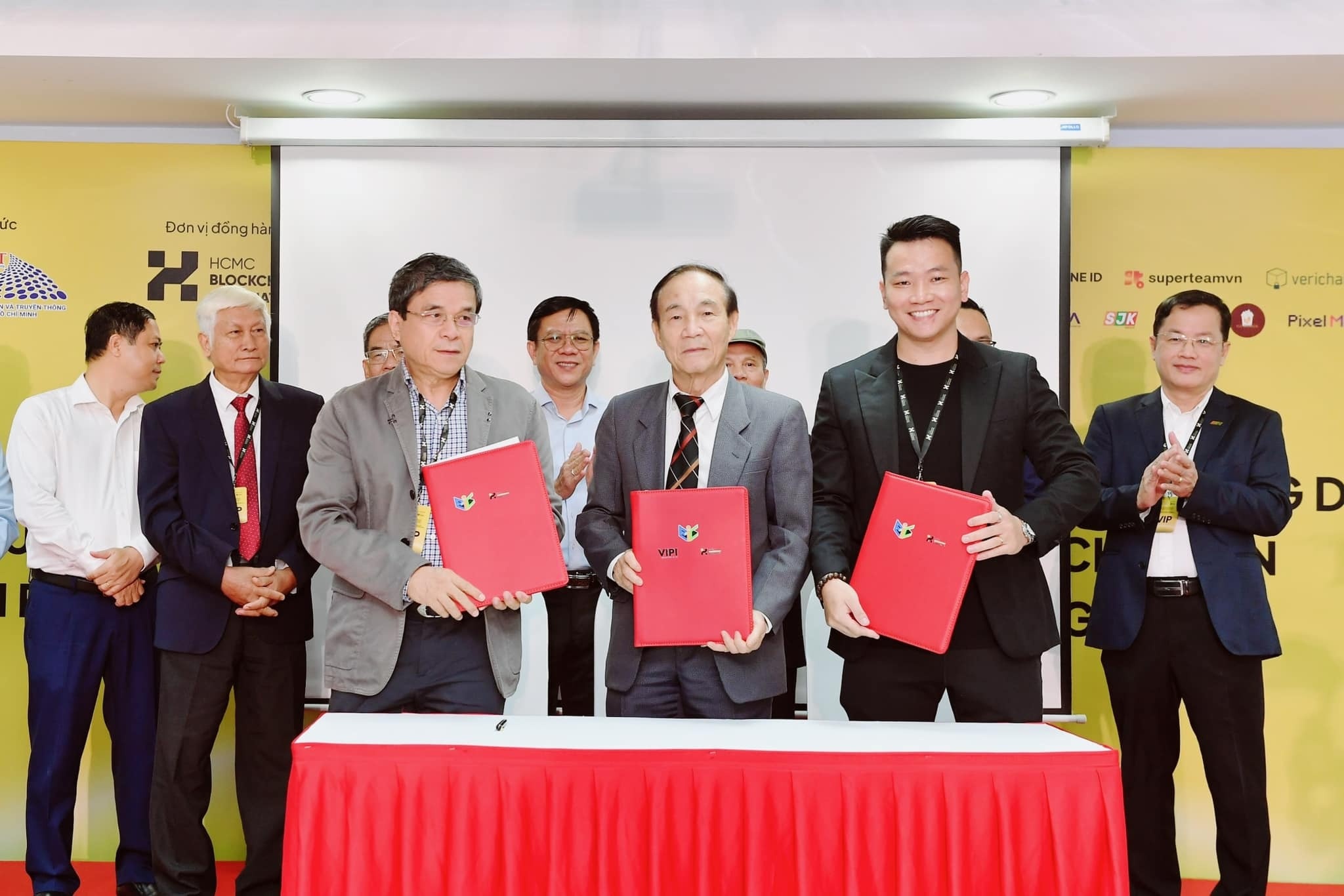 TP.HCM co chi hoi nganh blockchain hinh anh