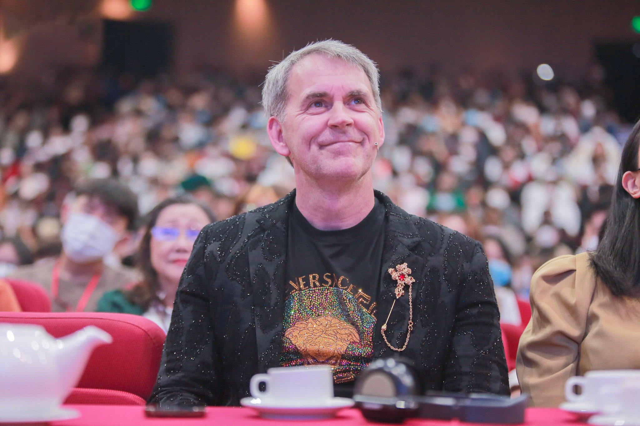 Bi mat thuong vu mua lai hang chip cua chong ca si Bich Tuyen hinh anh