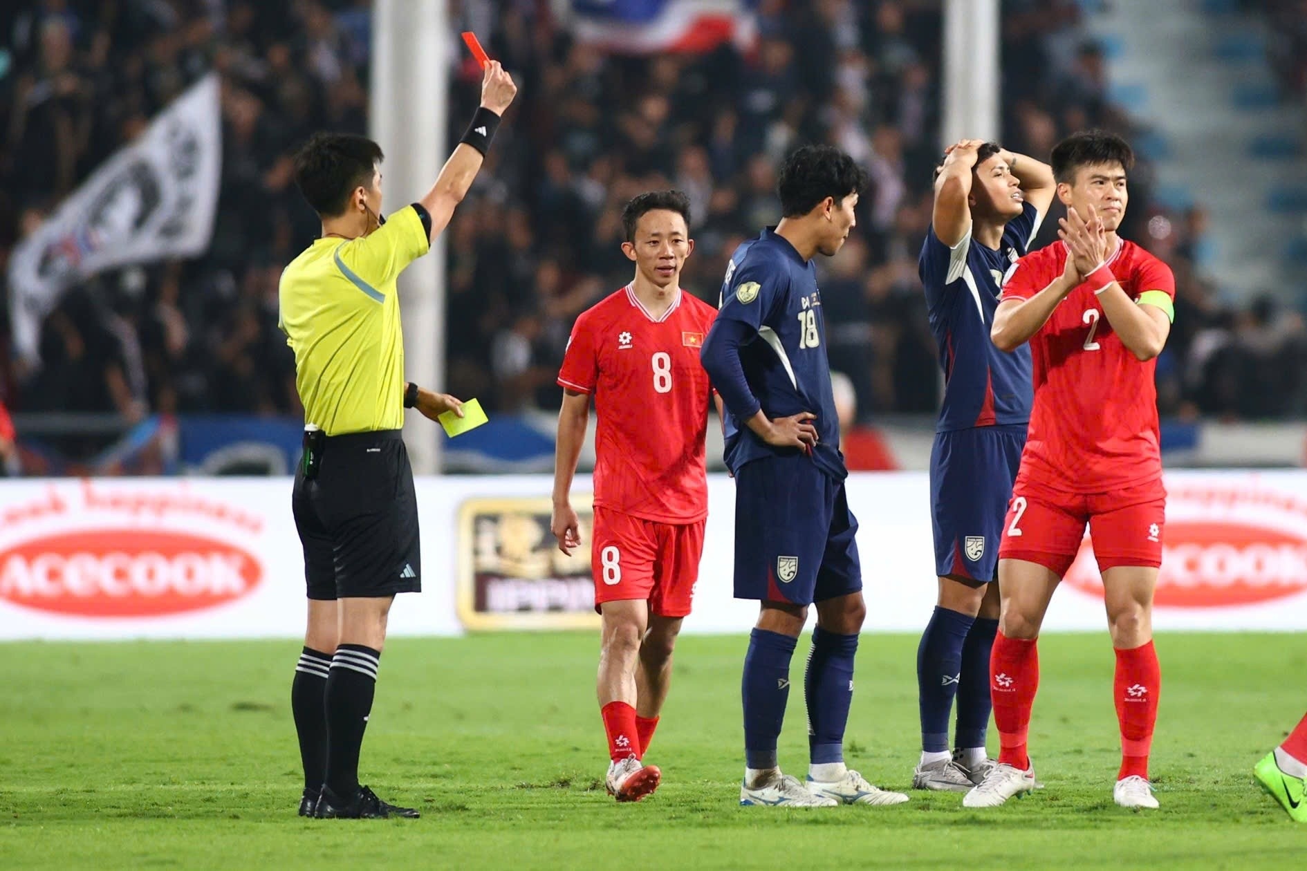 Fan Viet tran vao Facebook tuyen Thai Lan an mung hinh anh