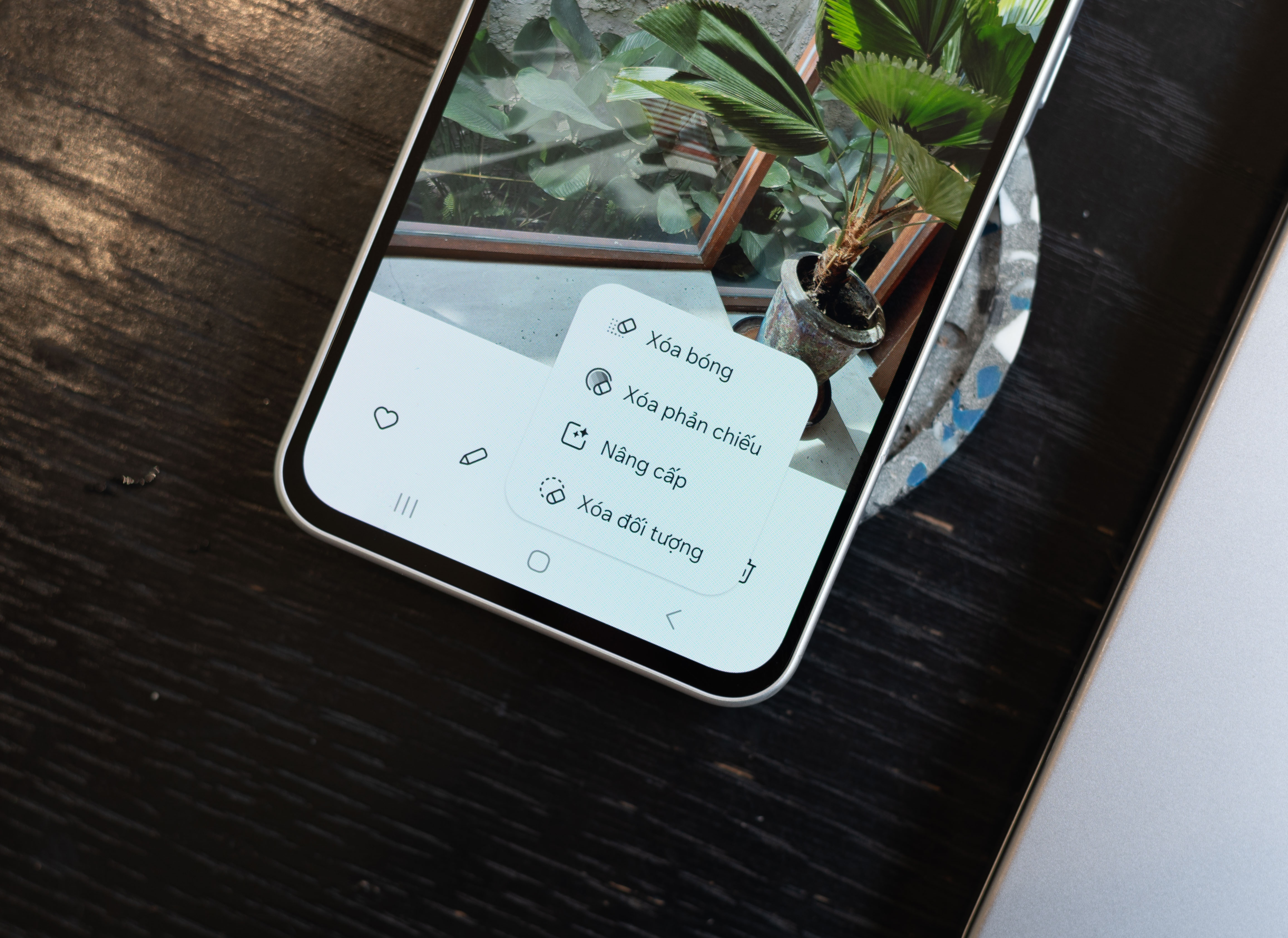 AI duoc pho cap den dien thoai tam trung hinh anh