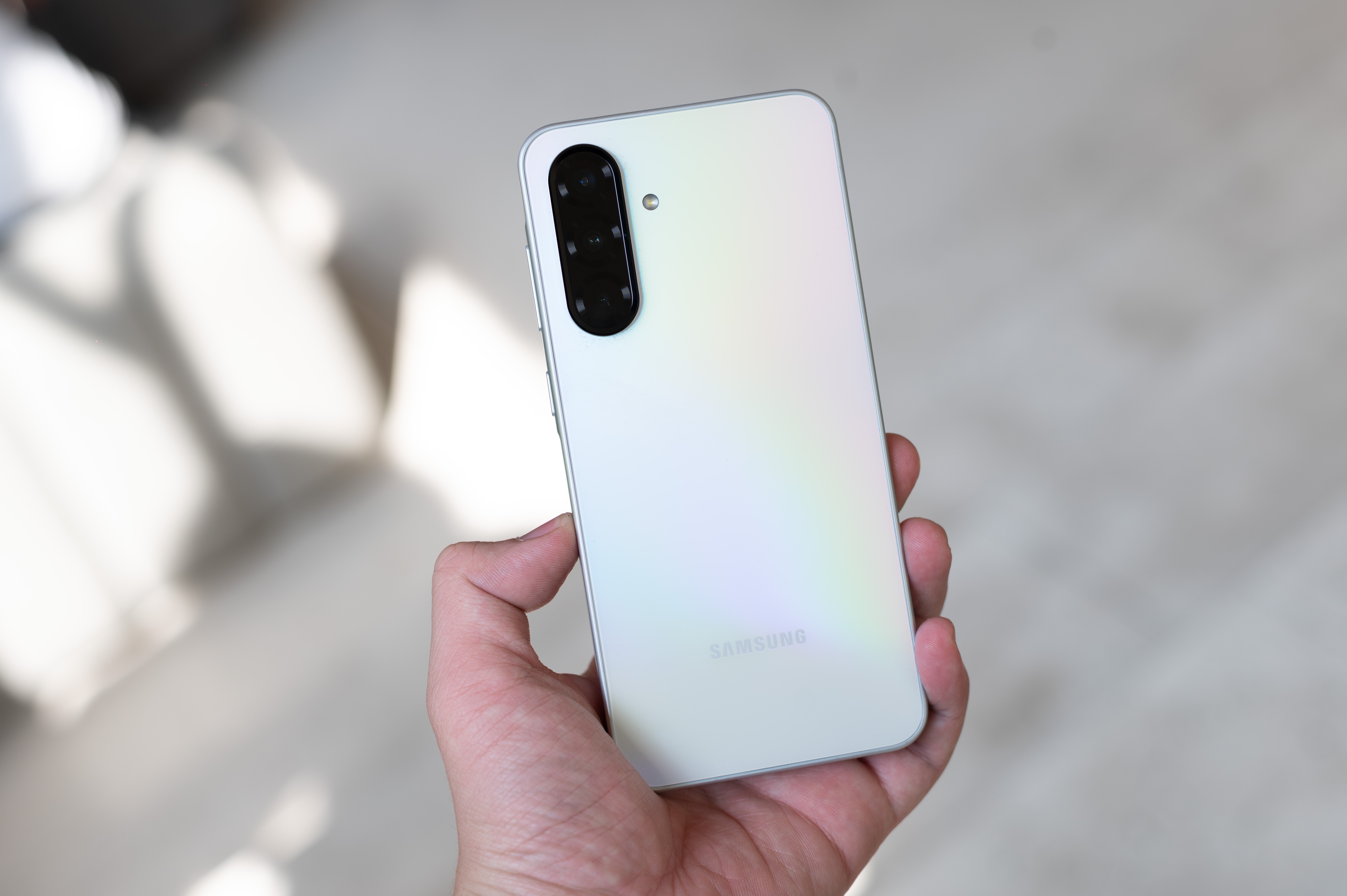 Thay doi dang chu y voi smartphone Samsung tam trung hinh anh