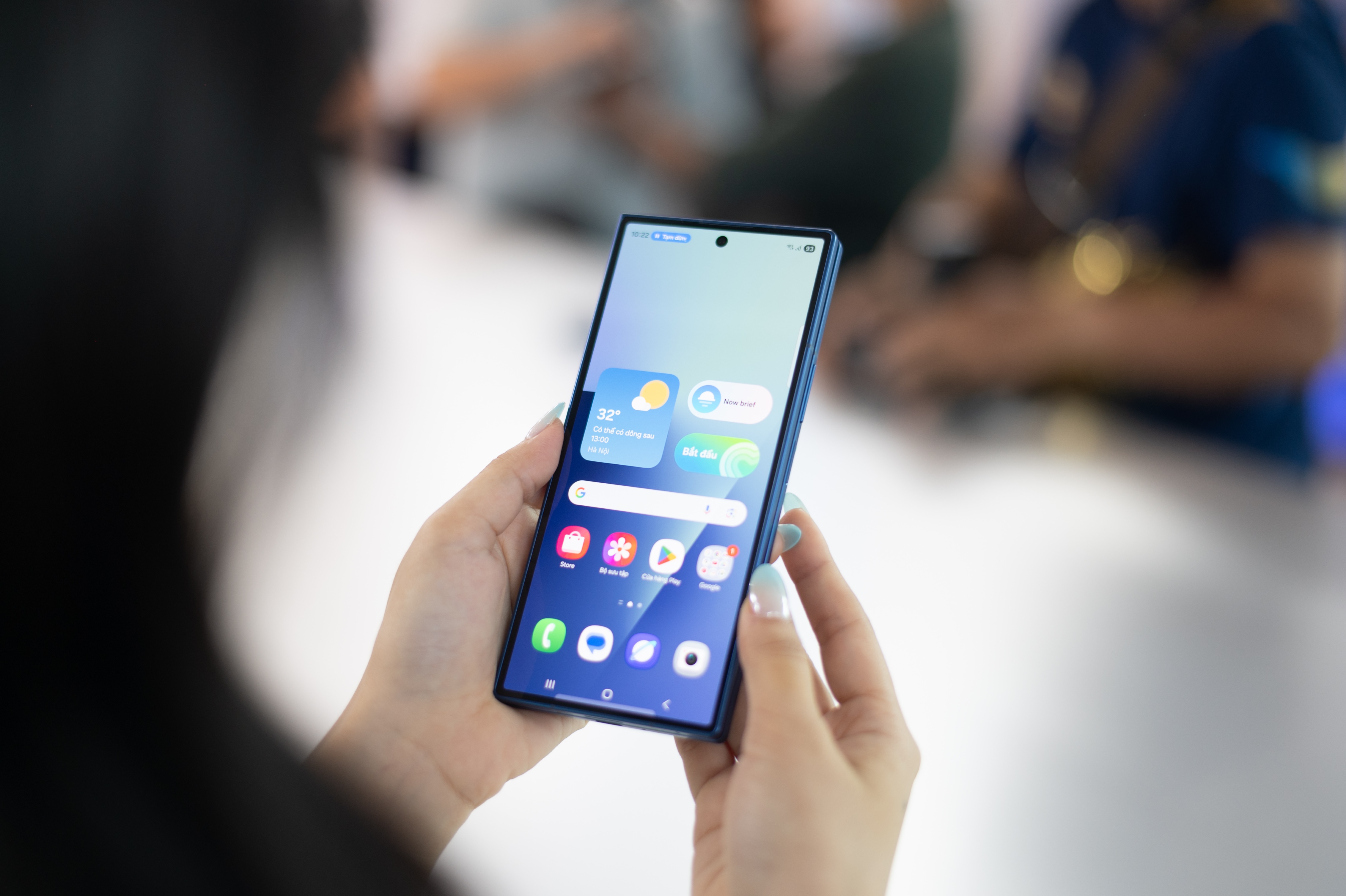 Tren tay Galaxy Z Fold 7 va Z Flip7: Mong nhe hon ca iPhone hinh anh