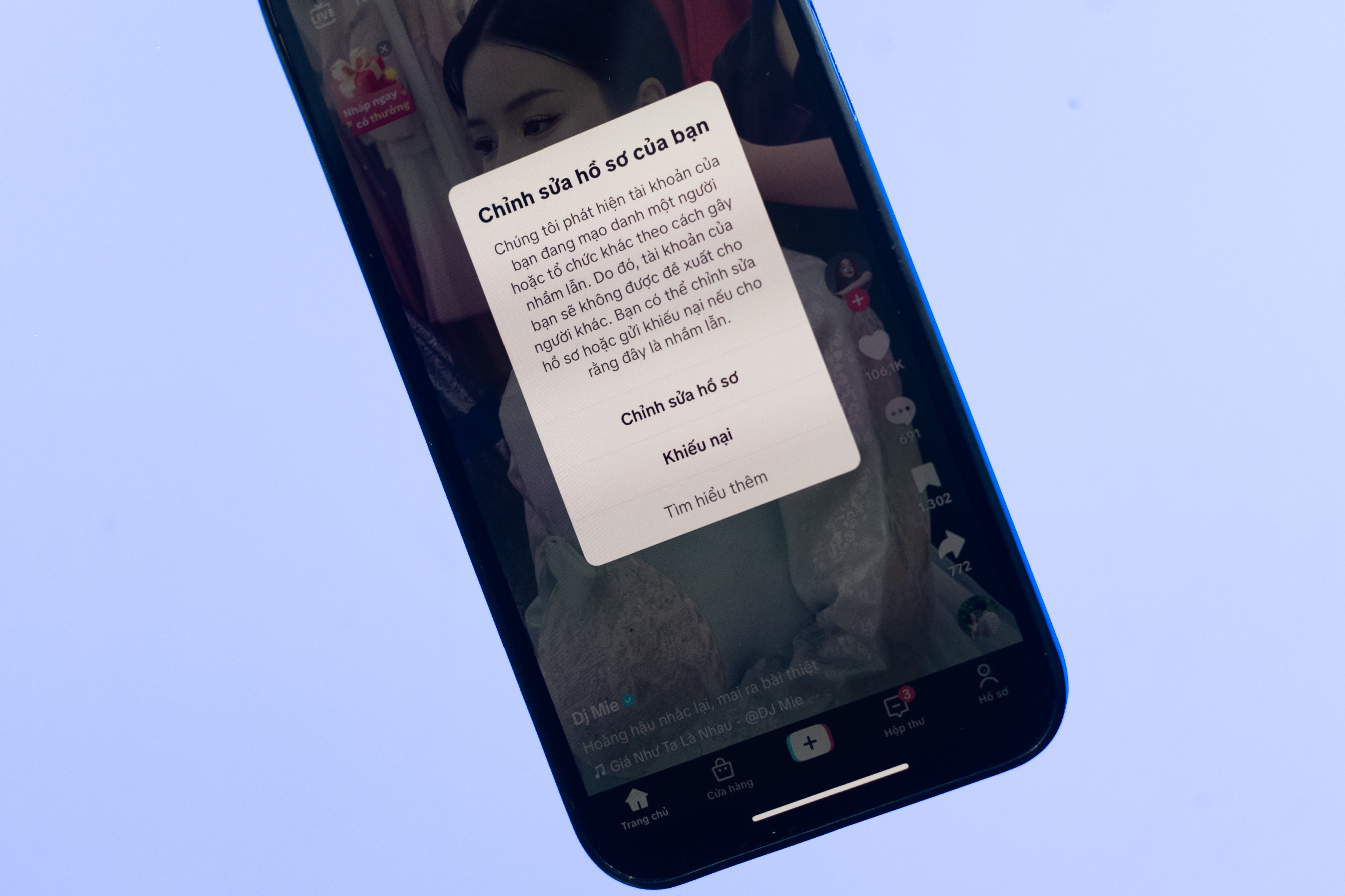 Bat ngo bi to 'mao danh', nhieu chu kenh TikTok hoang mang hinh anh