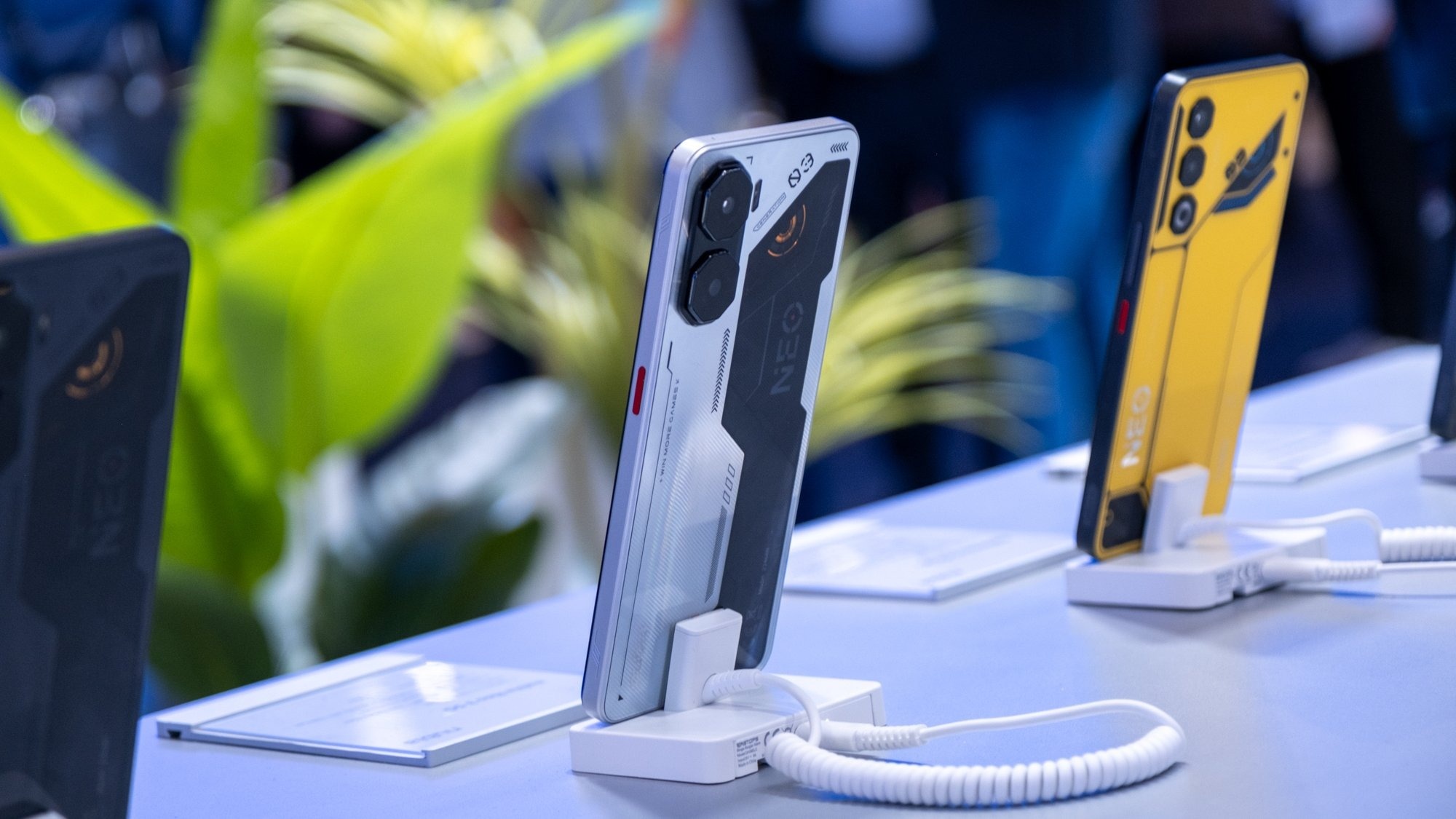 Ly do nhieu hang dien thoai 'la' gia nhap thi truong Viet Nam hinh anh