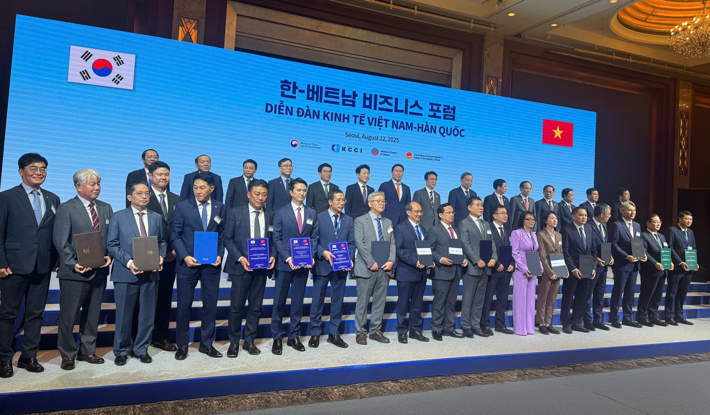 Lan dau Viet Nam xuat khau 5.000 UAV sang Han Quoc hinh anh