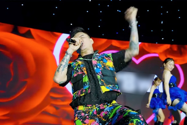 Lam Chan Huy, Pham Truong dien mung sinh nhat web co bac hinh anh