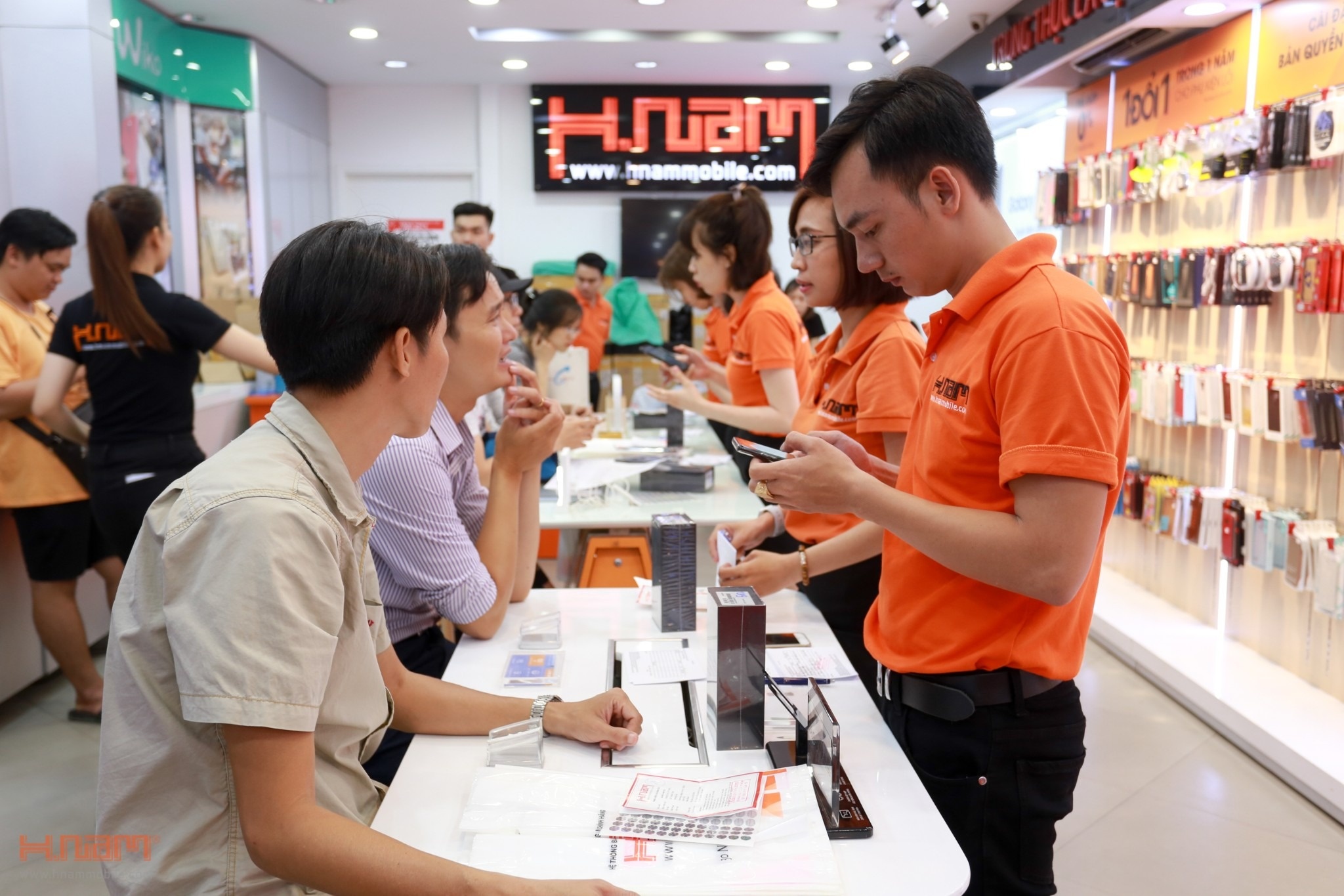 Chuoi Hnam Mobile dong cua hinh anh