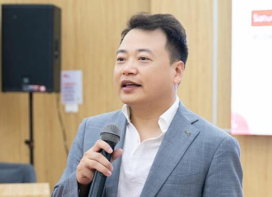 Shark Binh bi chi trich, phai sua bai hinh anh