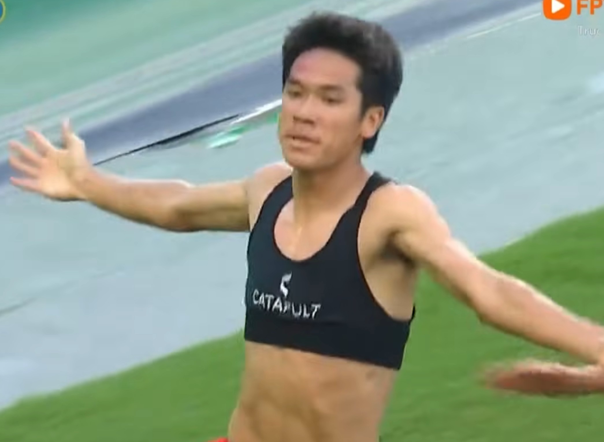 Ao nguc cua Le Van Thuan gia bao nhieu? hinh anh