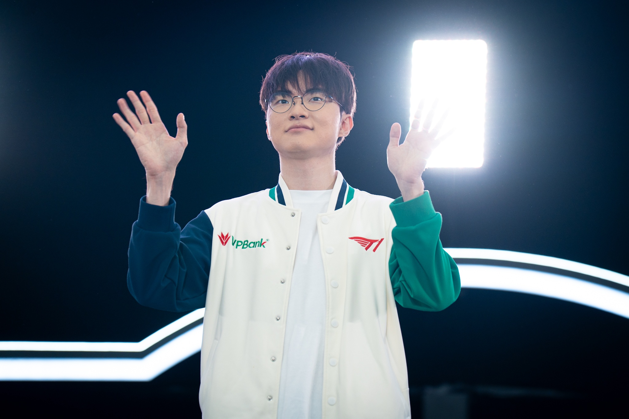 Hanh dong Faker danh rieng cho fan Viet hinh anh