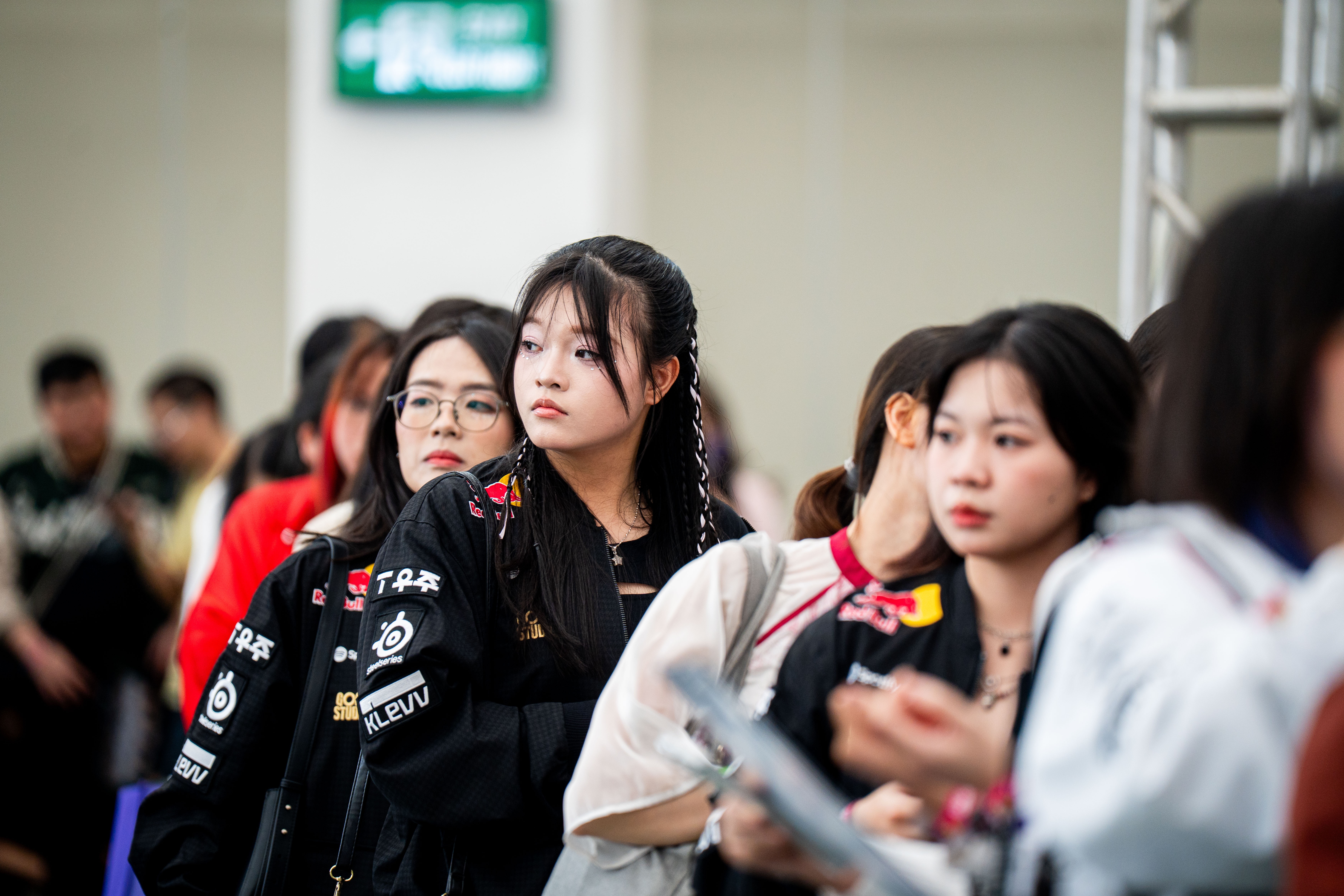 Hang nghin fan nu cho tu sang de gap Faker, T1 hinh anh