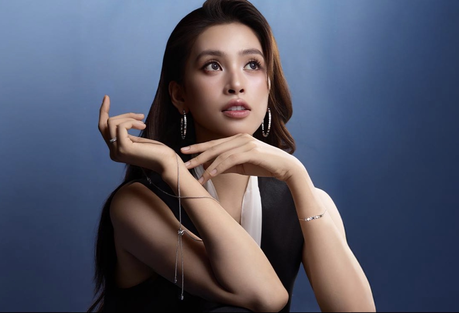 Vi sao buc anh cua Tieu Vy gay tranh cai hinh anh