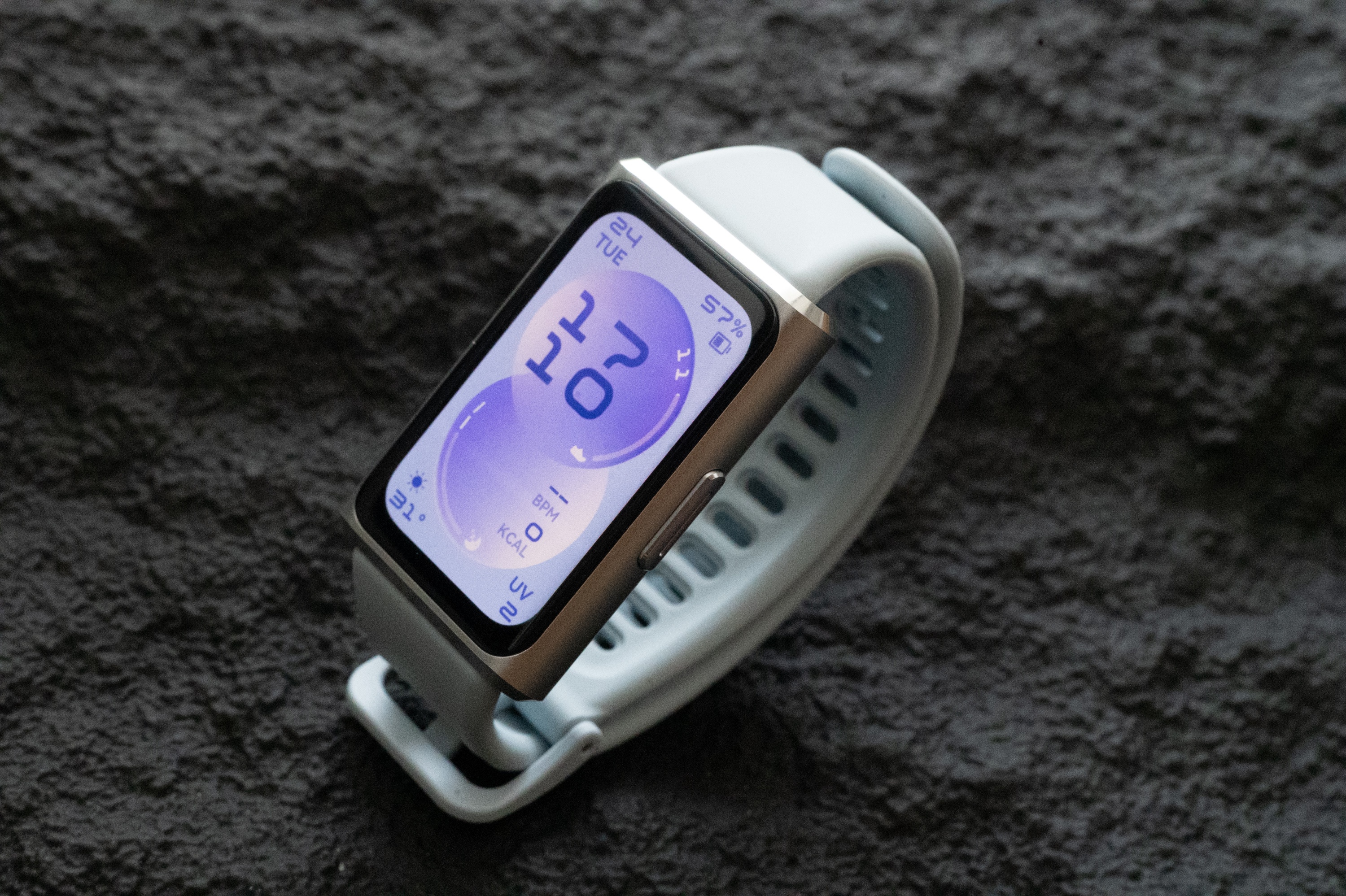 Bat ngo voi smartband tam gia 1 trieu dong hinh anh