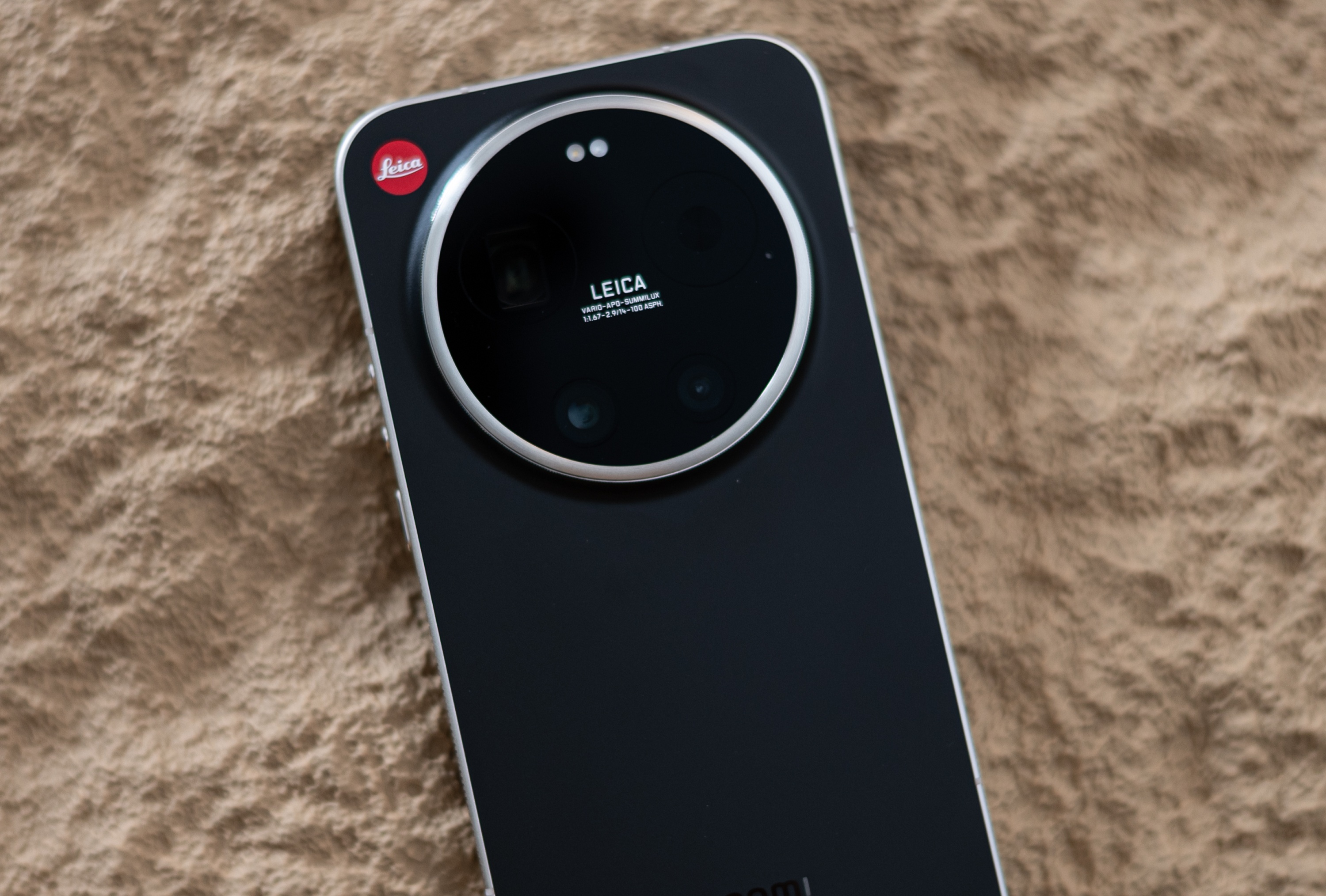 Tren tay dien thoai Leica gia 50 trieu, do Xiaomi lam hinh anh