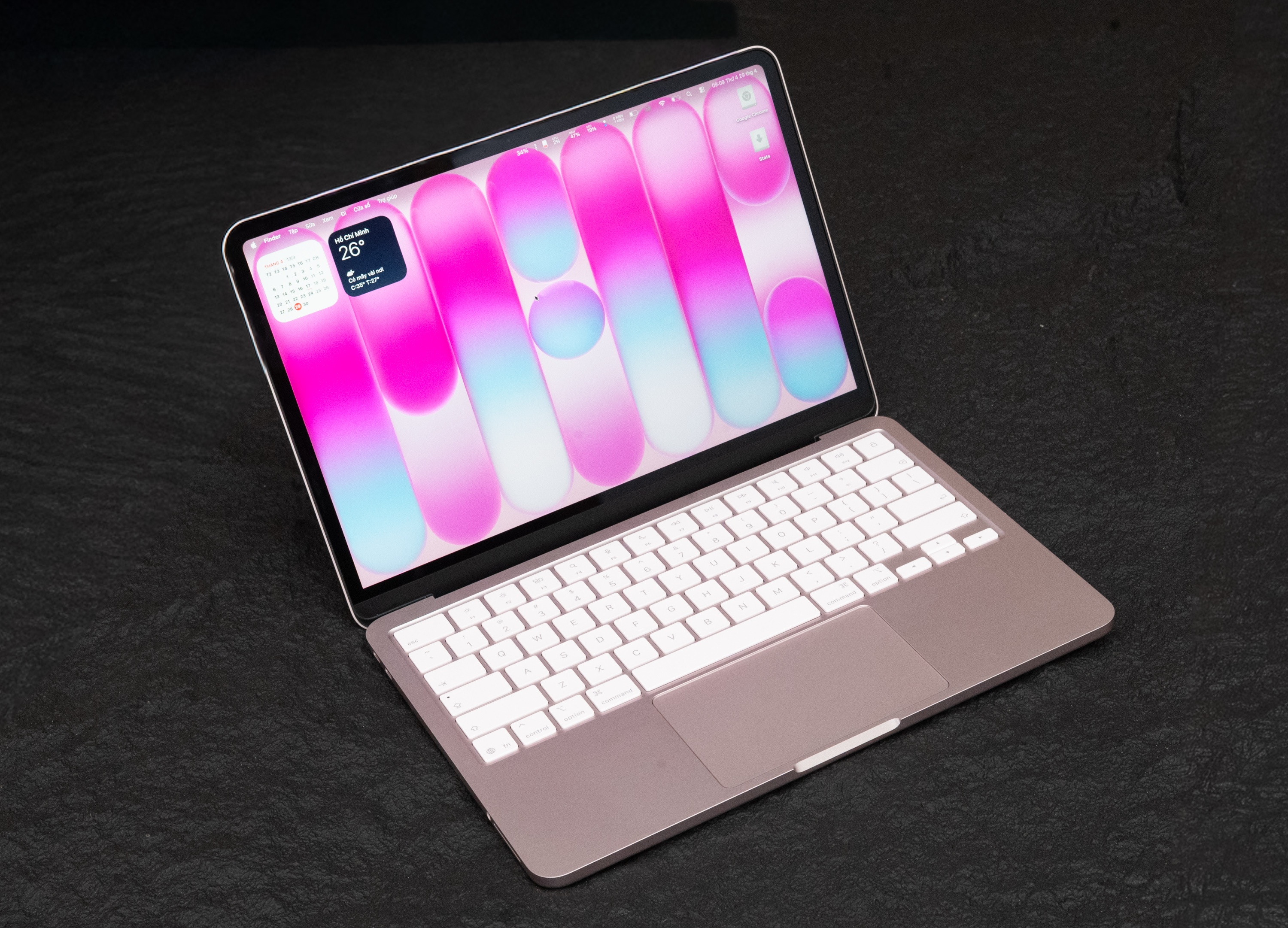 Macbook Neo van chay hang hinh anh