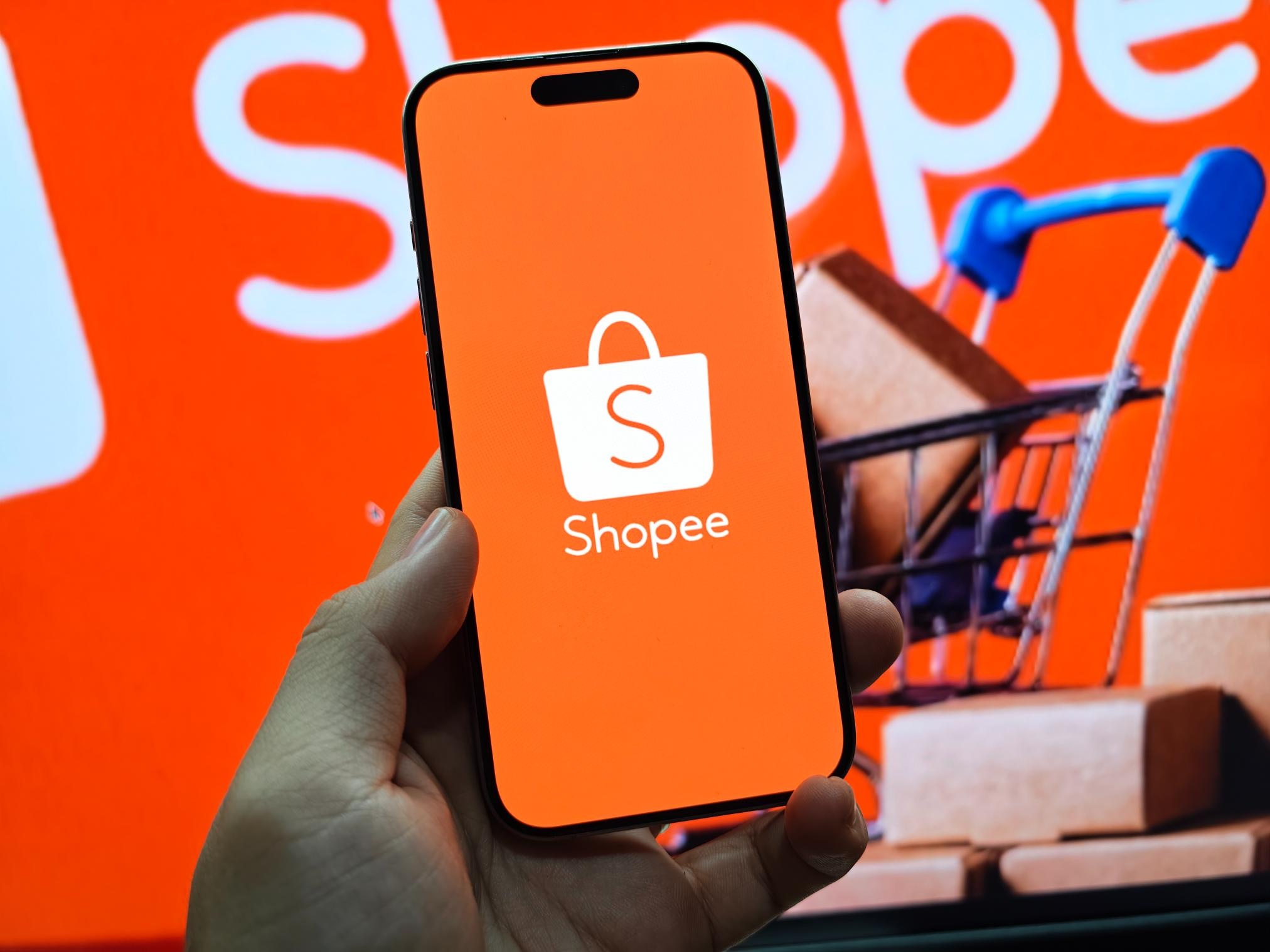 Shopee tang phi gap doi sau 3 nam hinh anh
