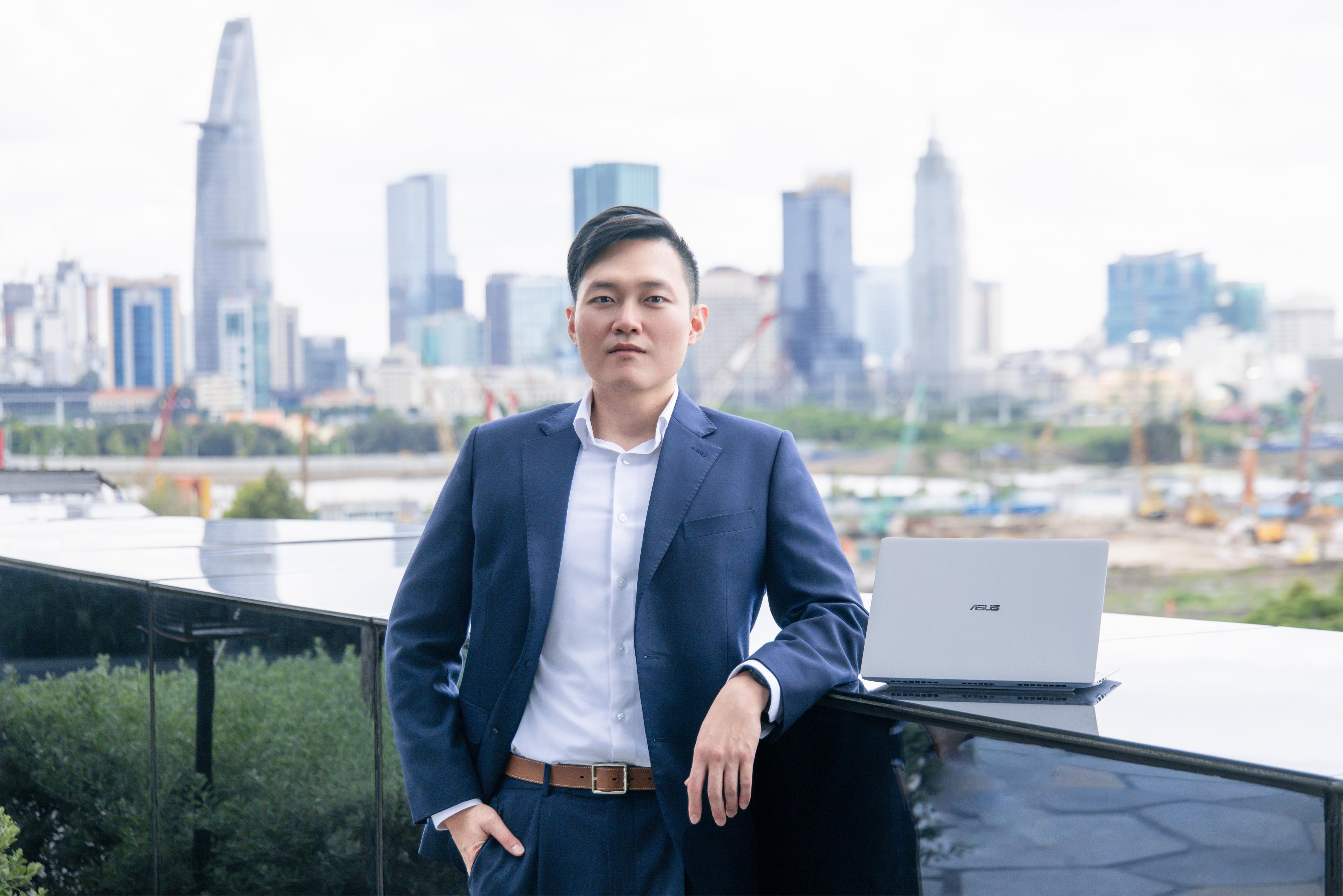 ExpertBook Ultra anh 3