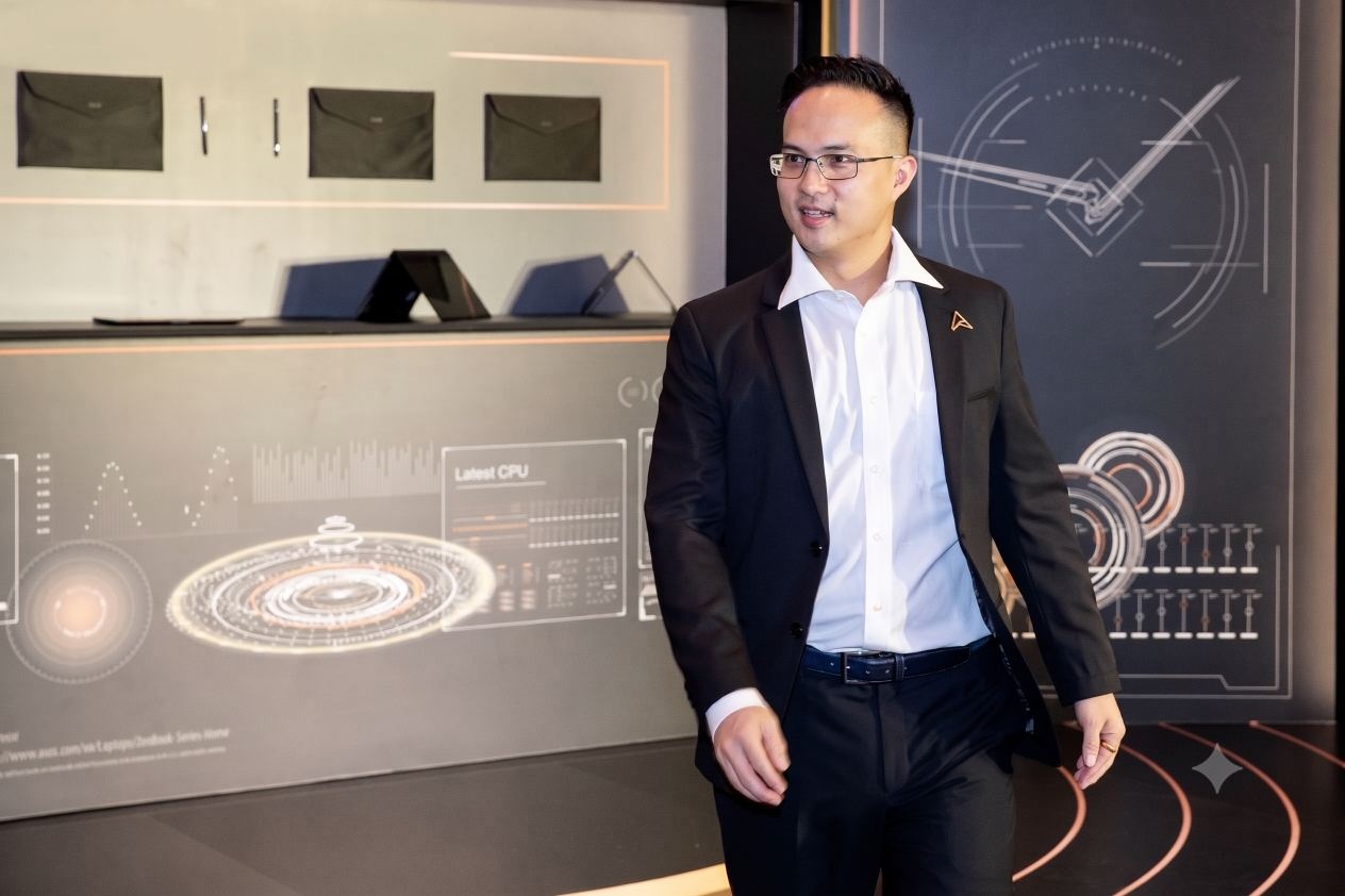 Laptop tăng gi&aacute; ảnh 1