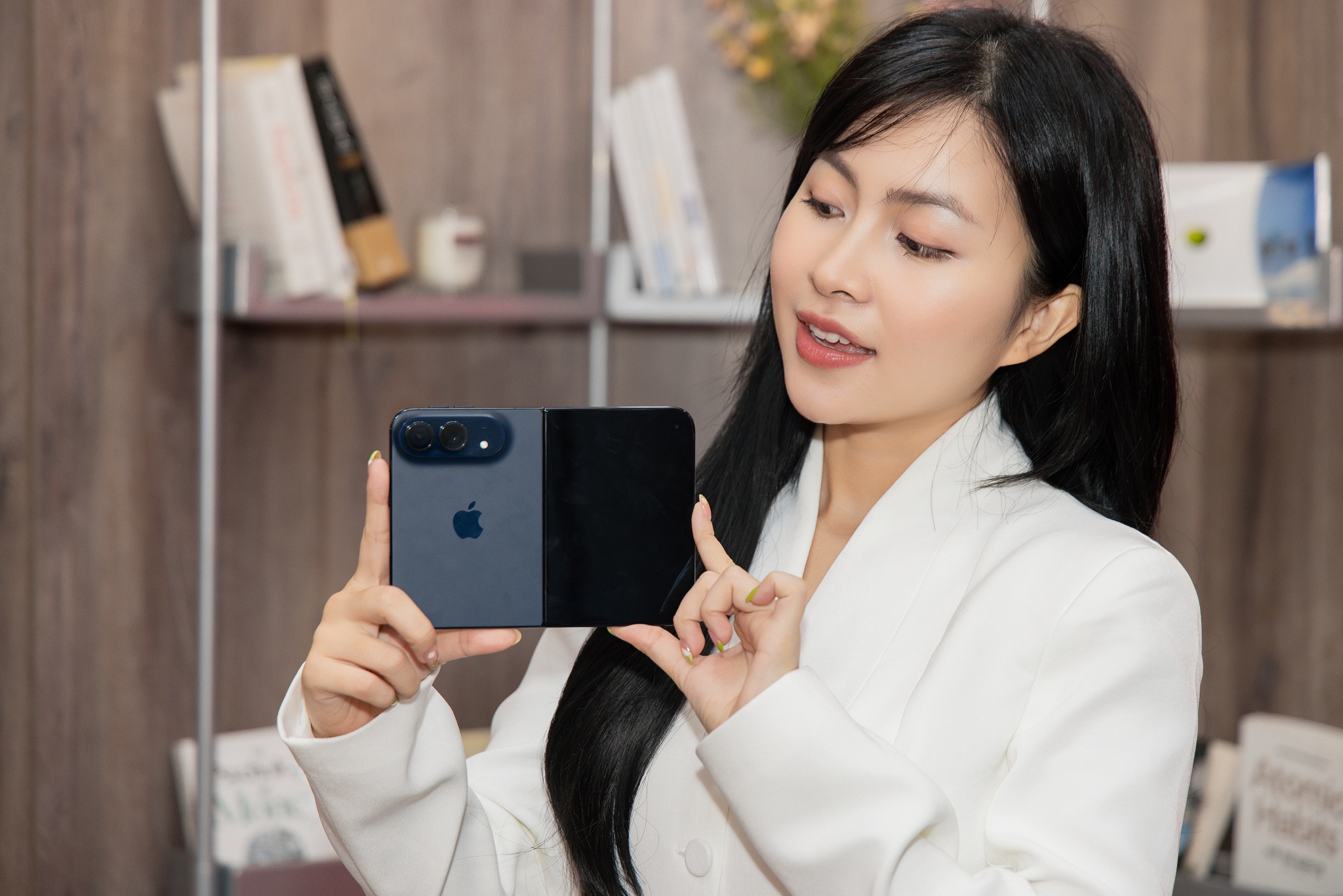 Trải nghiệm iPhone Duo để biết vì sao máy có giá 65 triệu