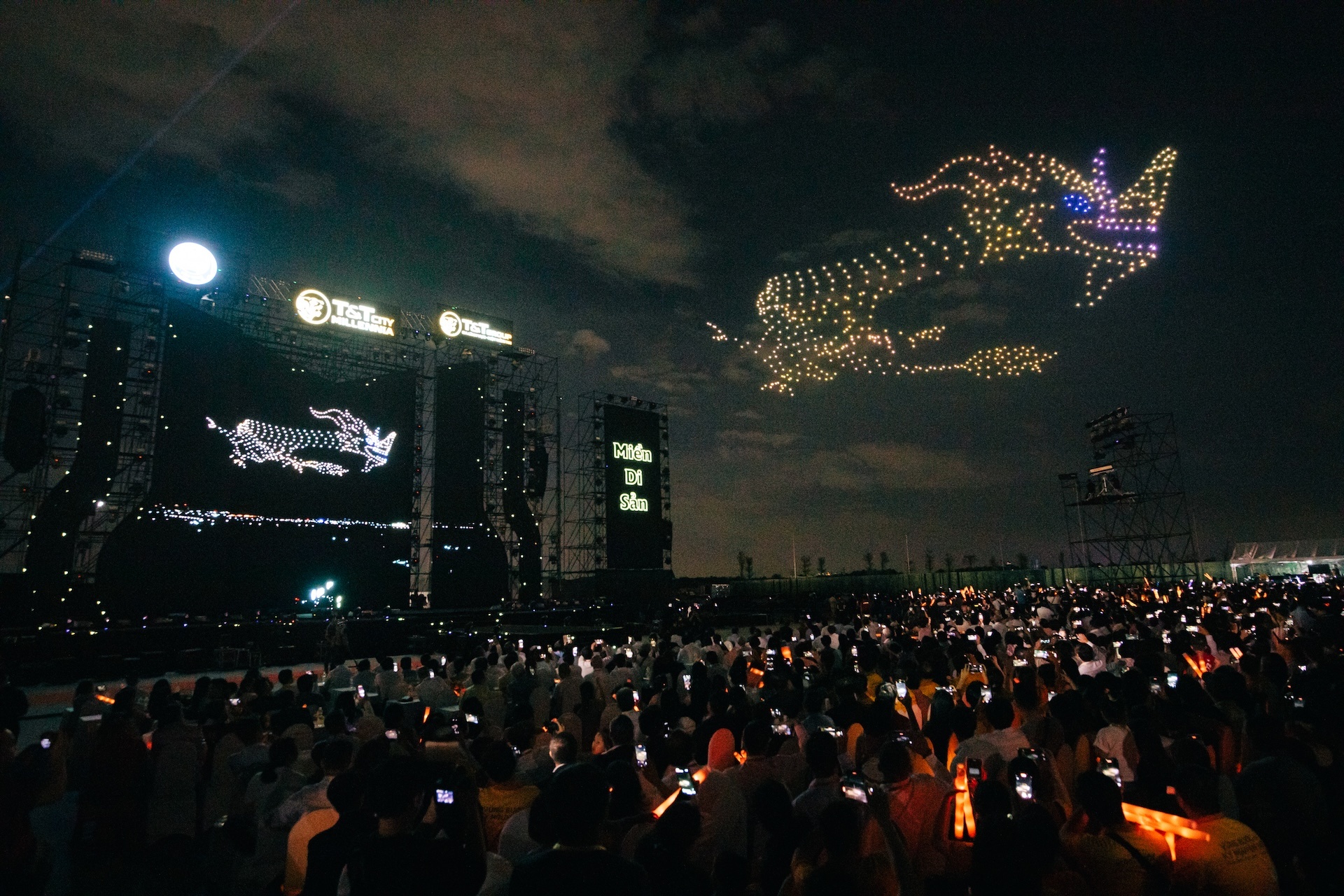 1.000 drone toa sang bau troi Thanh pho Thien nien ky tai Tay Ninh hinh anh