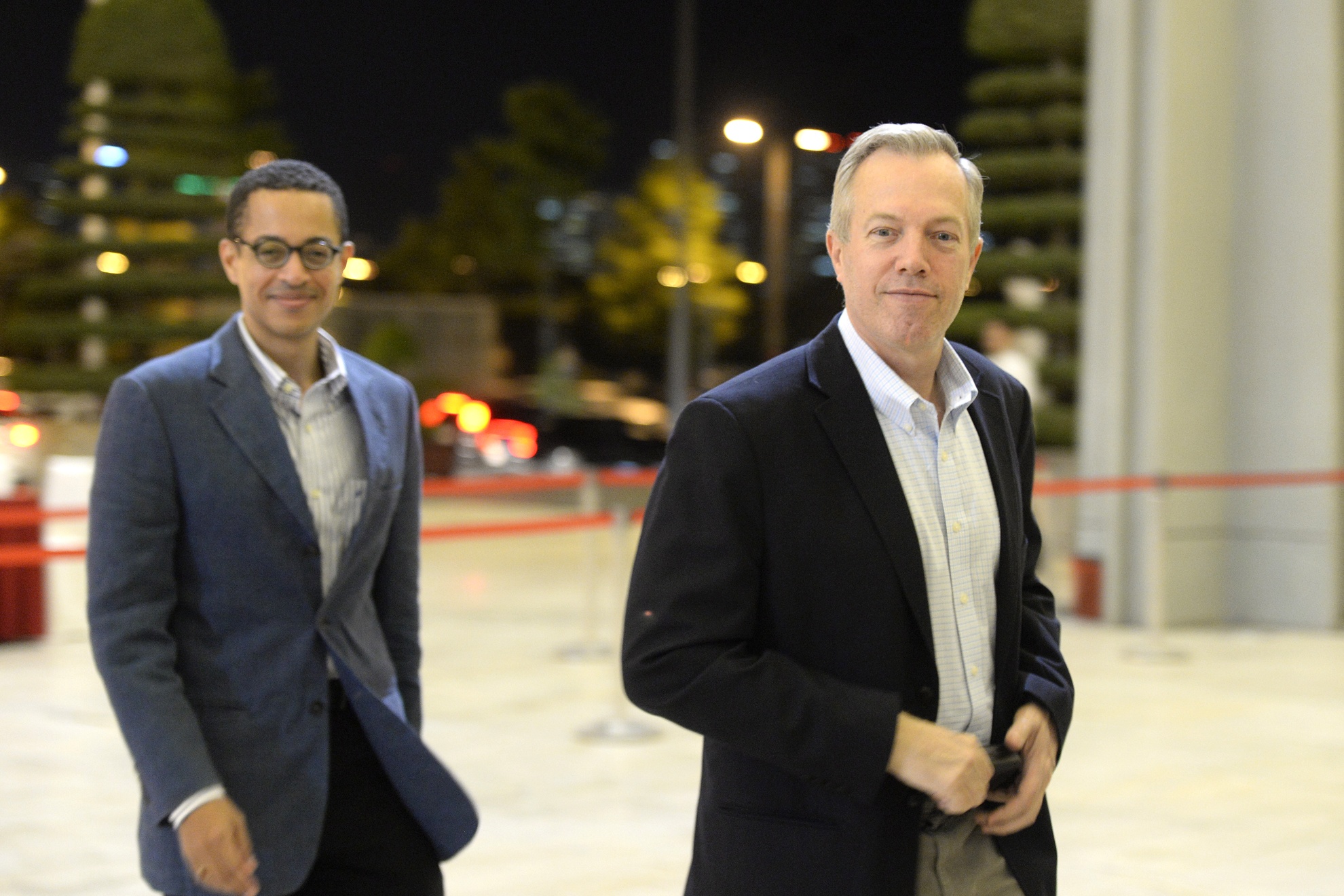 Dai su My di xem show dien cua Peabo Bryson tai Ha Noi hinh anh