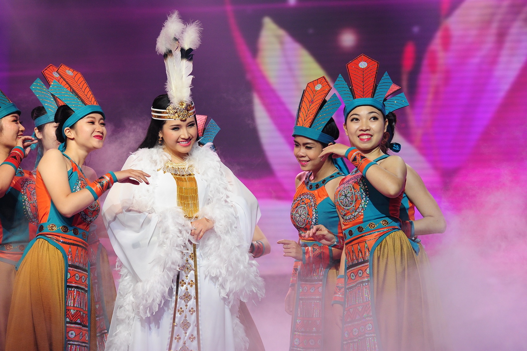 Song ca thay tro: Giong hat Viet hay... Dien vien Viet? hinh anh