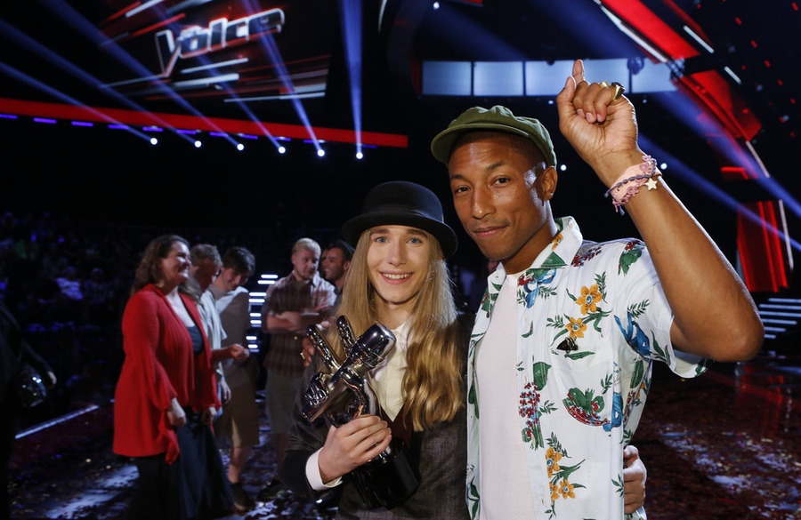 Man song ca cua Pharrell va hoc tro Sawyer Fredericks hinh anh