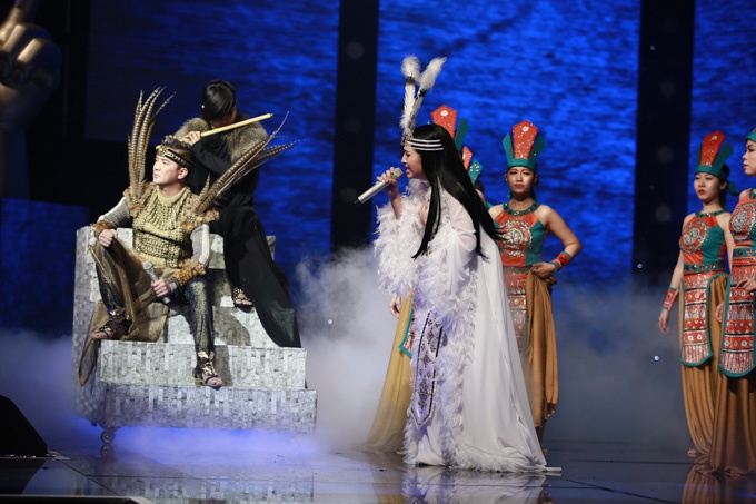 Chuyen tinh Co Loa - Dam Vinh Hung & To Ny hinh anh