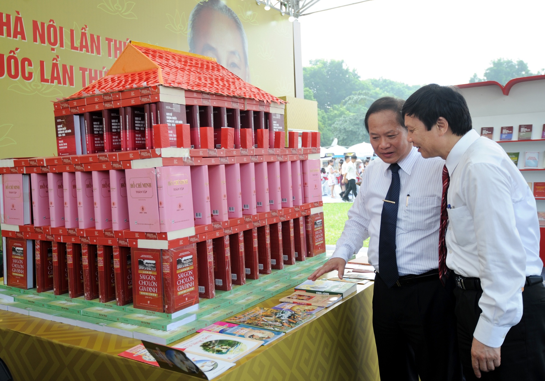 Khai mac Hoi sach Ha Noi 2015 hinh anh