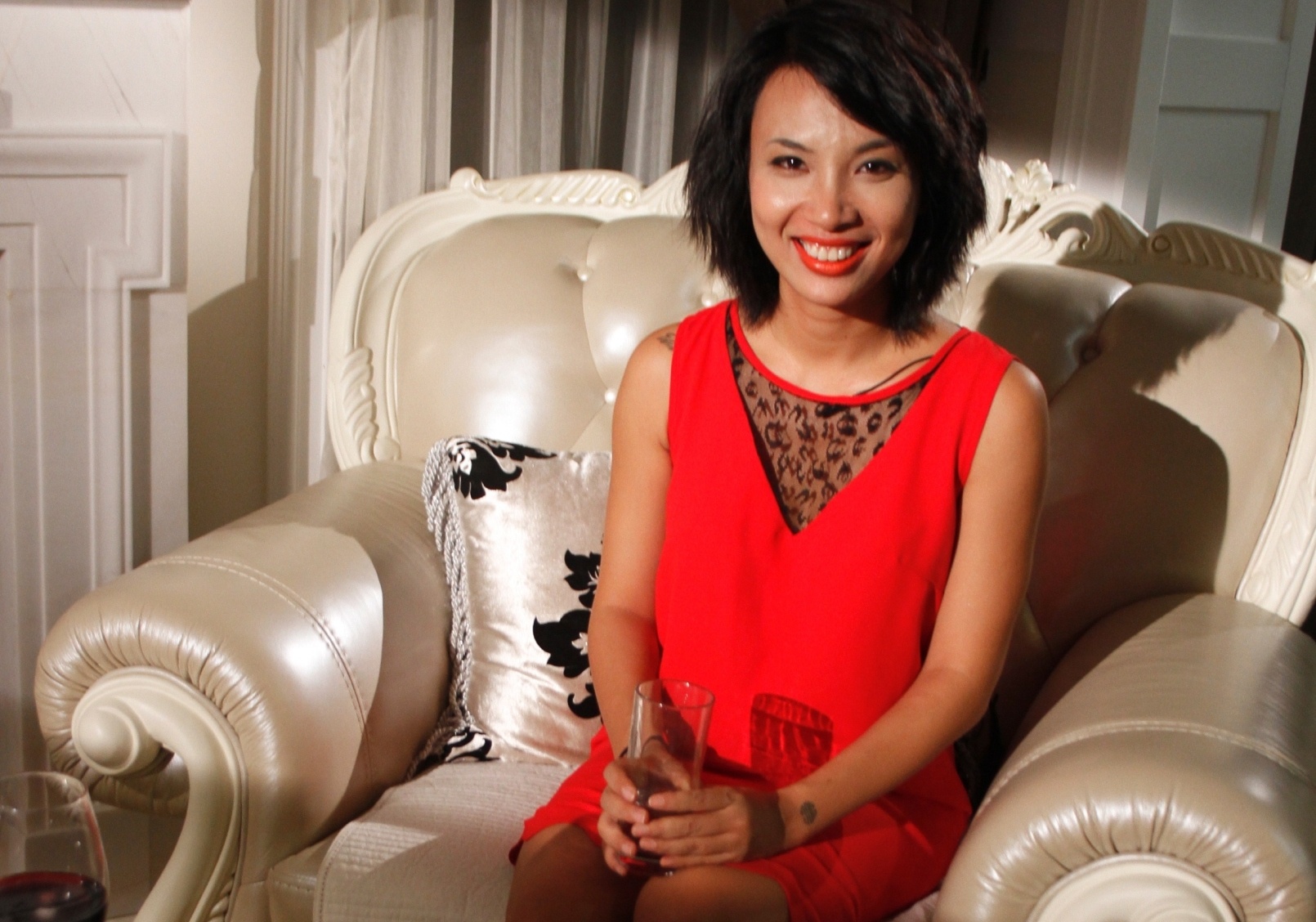 Thuy Minh xin loi vo dai gia vi talk show benh Ha Ho hinh anh