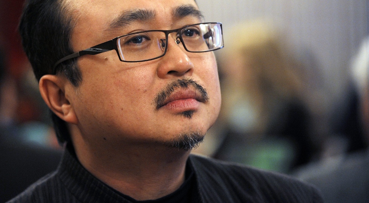 nghệ sĩ Đặng Thái Sơn chơi đàn 1 tay ảnh 2 nghe si Dang Thai Son choi dan 1 tay anh 2