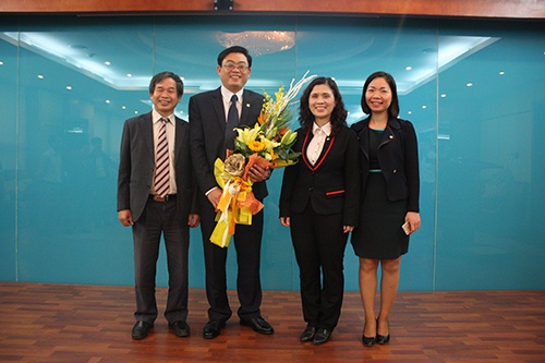 tan giam doc NXB Thong tin va Truyen thong anh 1