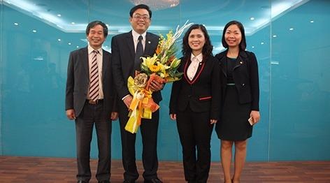 NXB Thong tin va Truyen thong co tan giam doc hinh anh