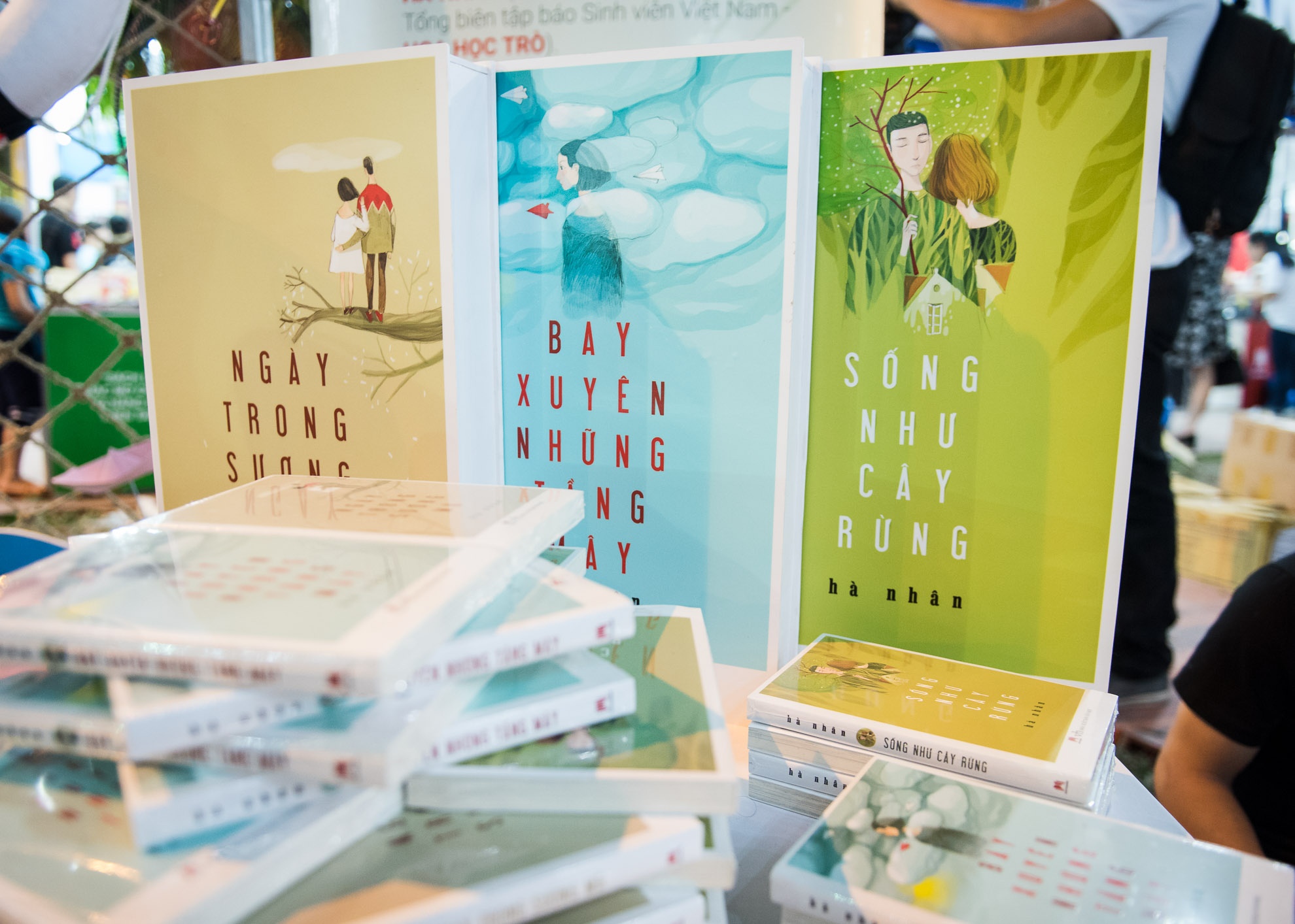 ra mắt sách của Hà Nhân ảnh 2 ra mat sach cua Ha Nhan anh 2