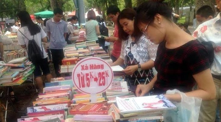 Khu sach cu o Hoi sach 2016 hinh anh