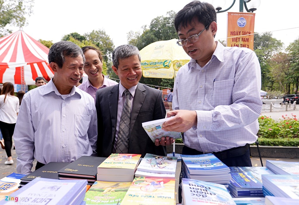 ngày sách Việt Nam thu 10 tỷ ảnh 1 ngay sach Viet Nam thu 10 ty anh 1