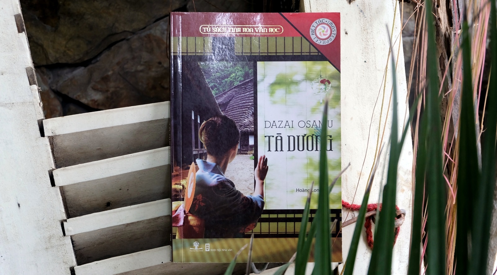 Ta duong va y  thuc tu huy cua Dazai Osamu anh 1