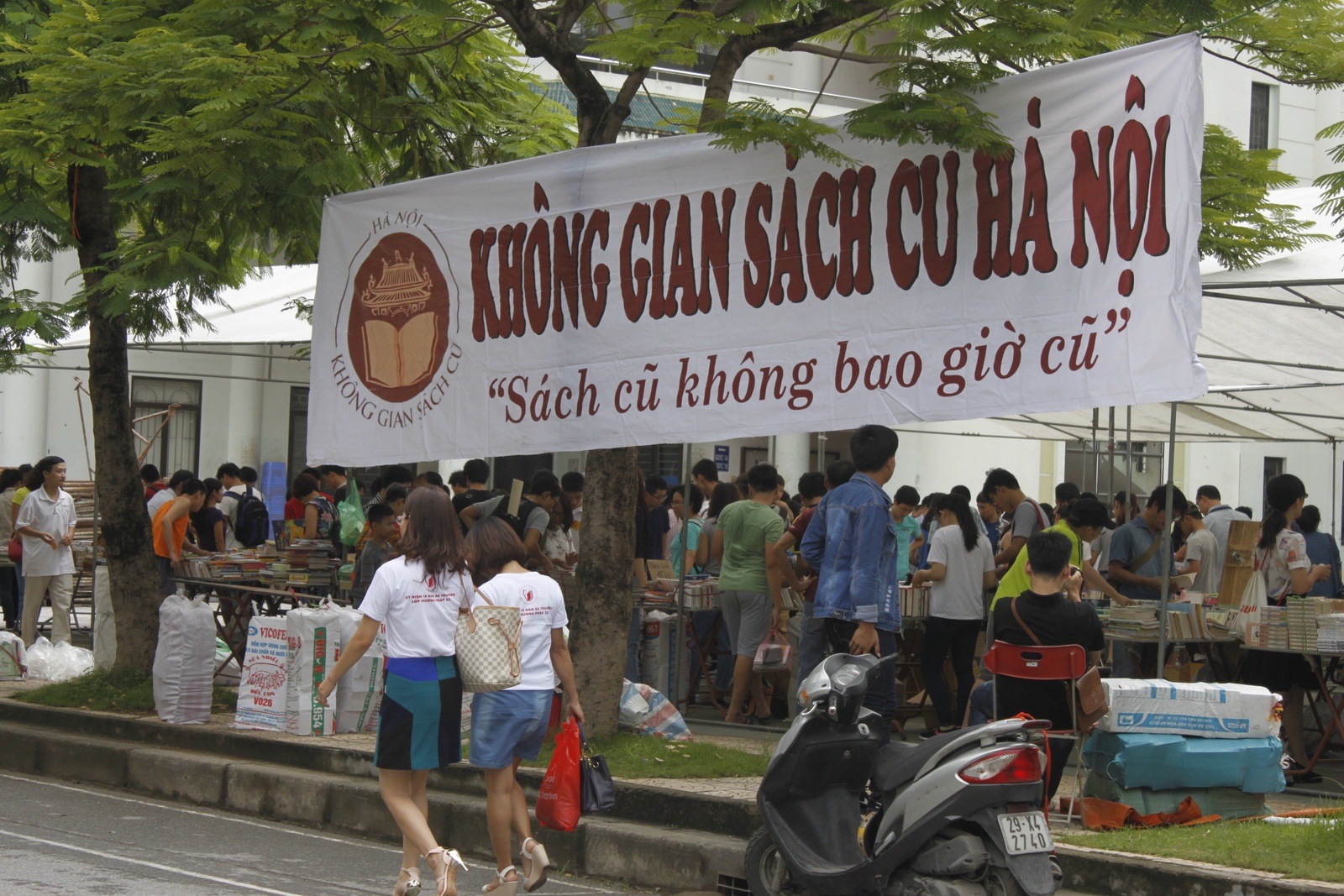 hoi sach cu lan thu ba anh 1