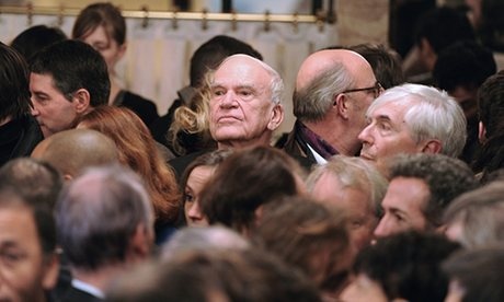 Milan Kundera: Doi nhe khon kham giua  le hoi cua vo nghia hinh anh