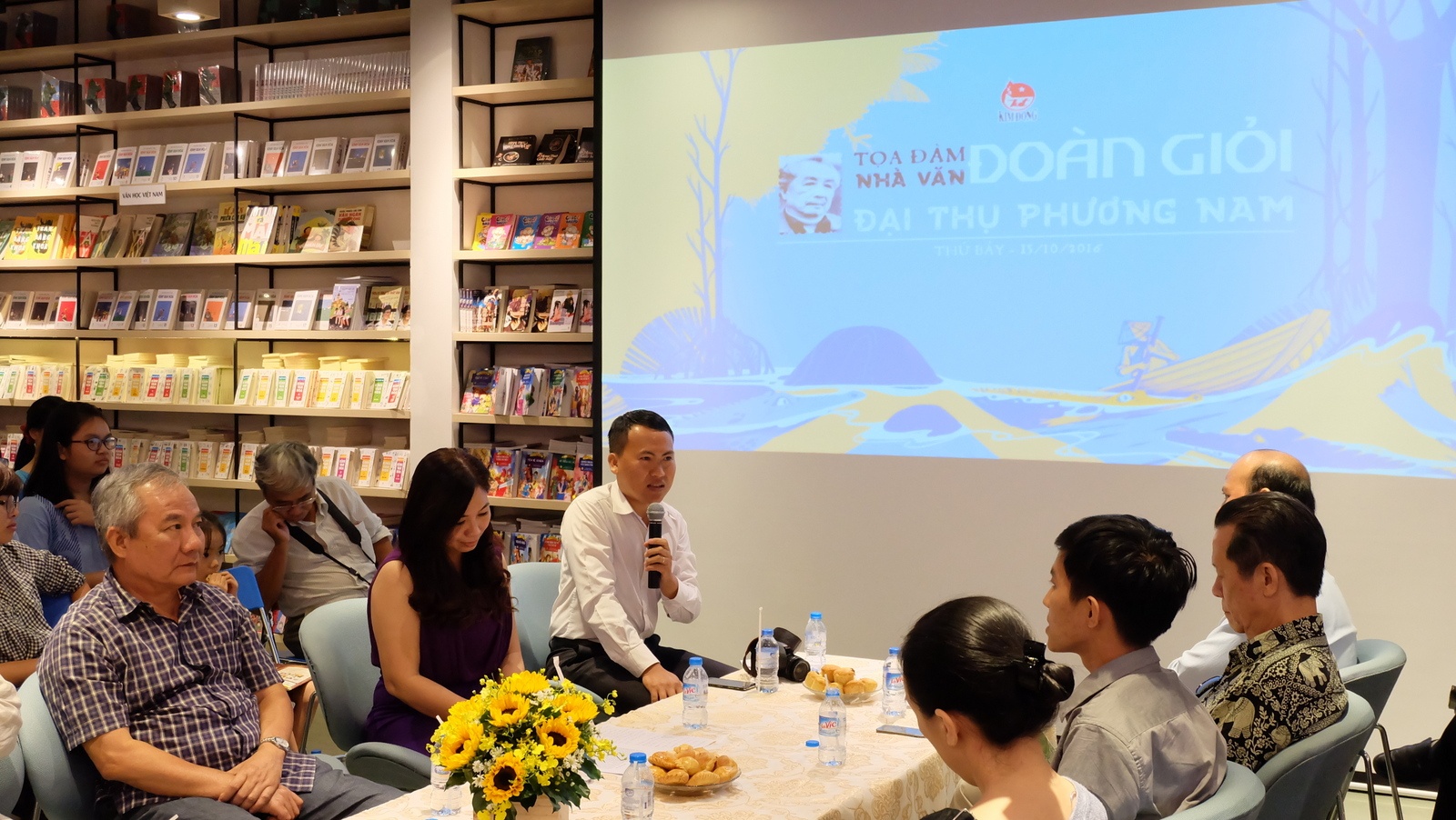 tai ban sach cua Doan Gioi anh 1