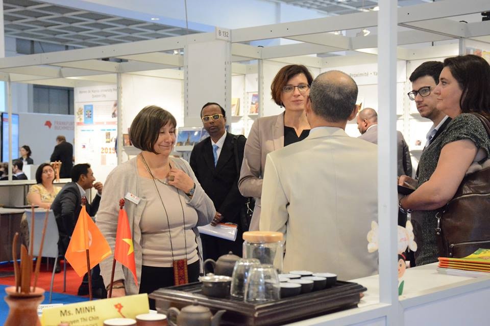 Việt Nam tại Hội chợ sách Frankfurt ảnh 3 Viet Nam tai Hoi cho sach Frankfurt anh 3